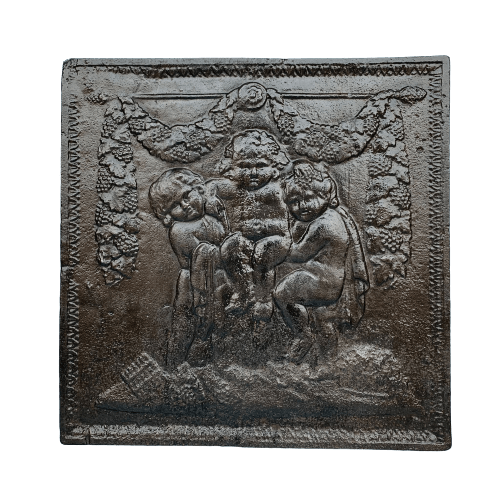 Ghisa da camino con tre putti