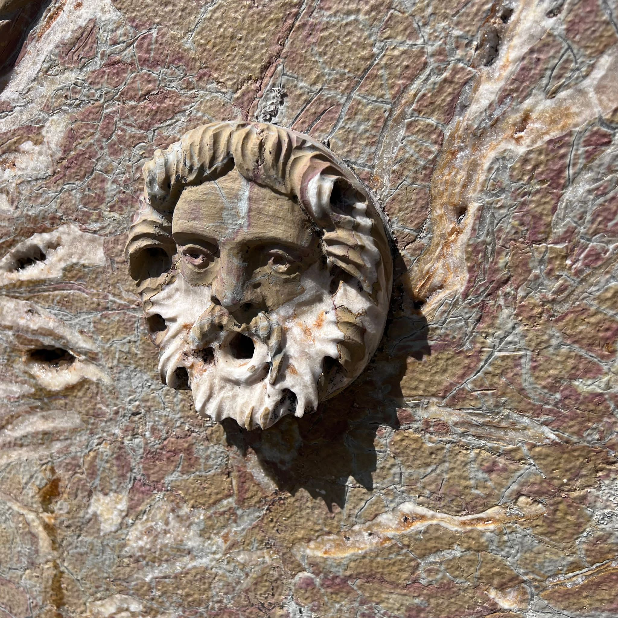 Marble wall fountain