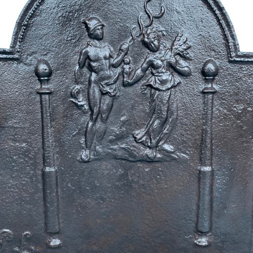 Piastra con due giovani dei