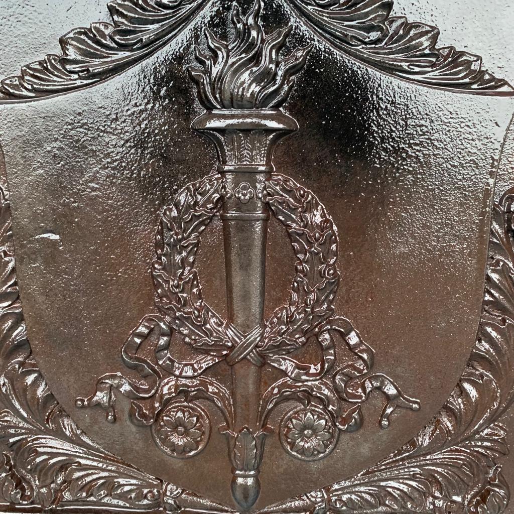 Piastra da camino con fiaccola