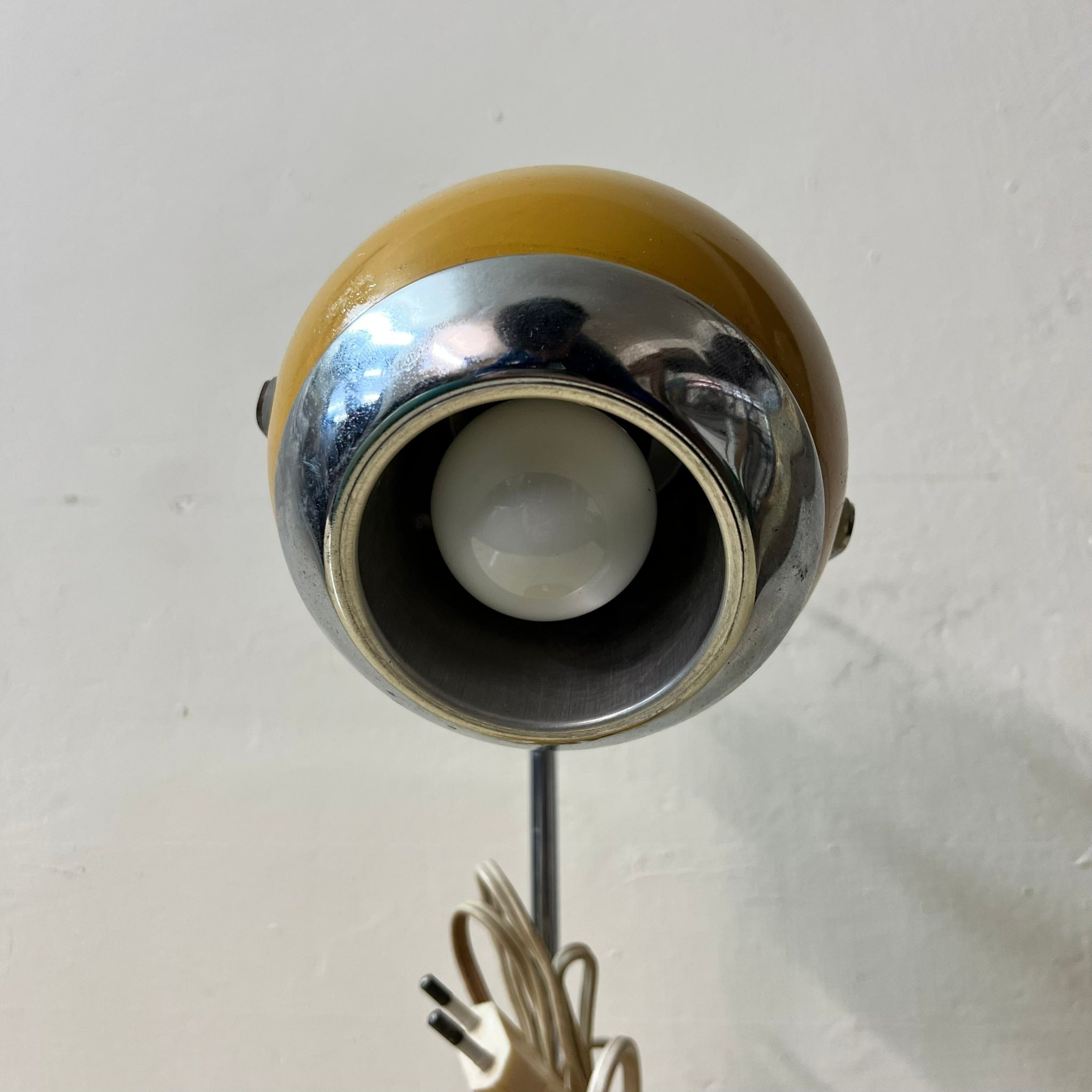 Lampada gialla vintage