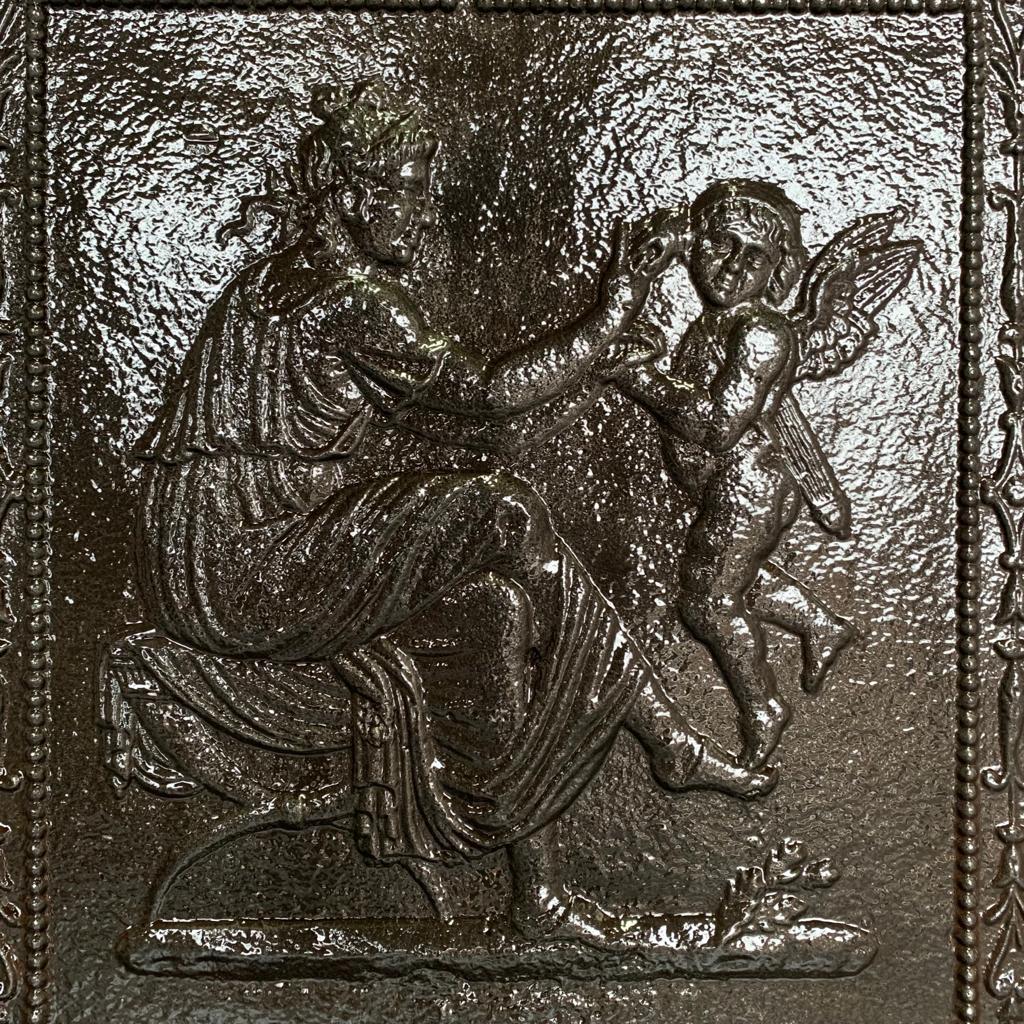 Ghisa da camino - Donna e putto