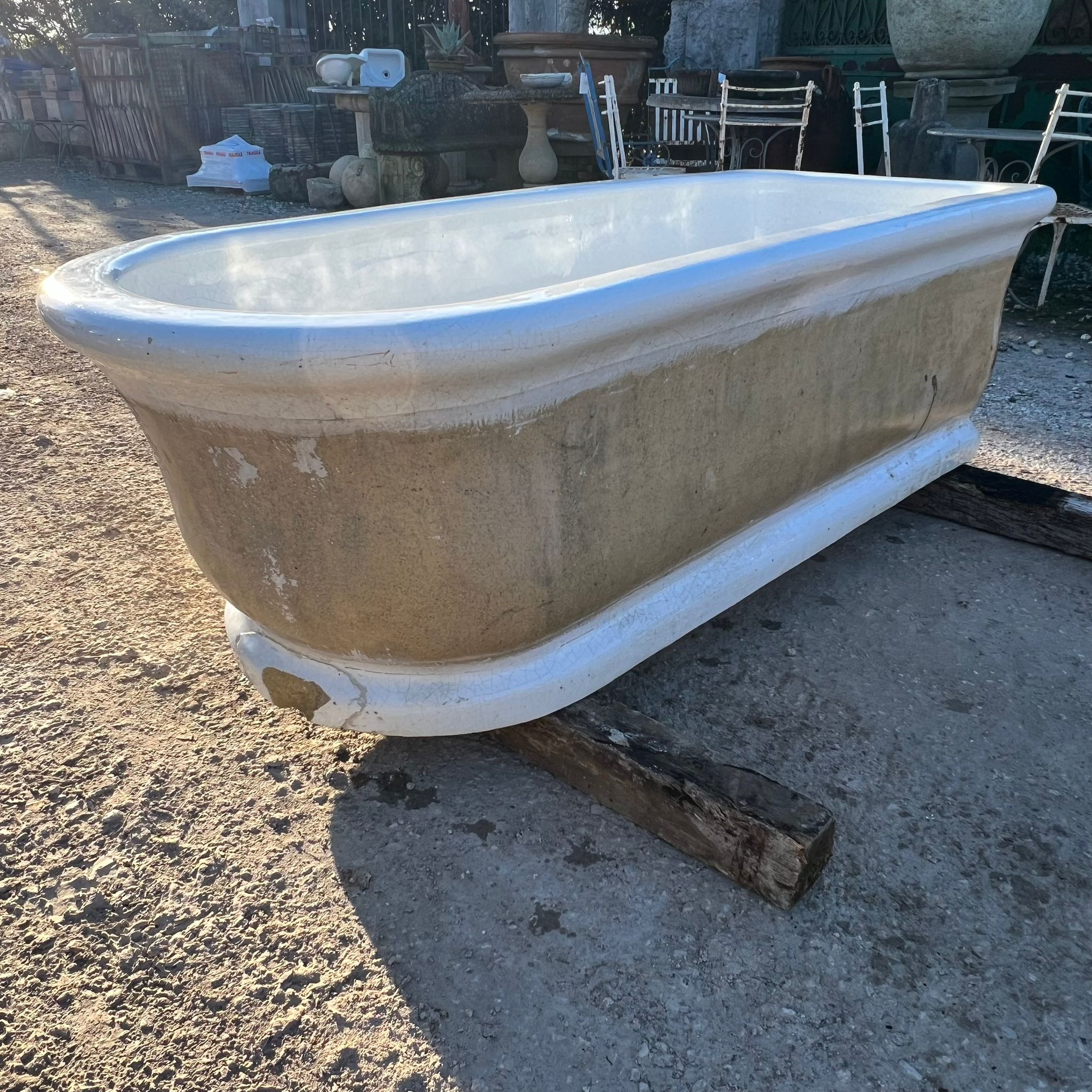 Enamelled tub