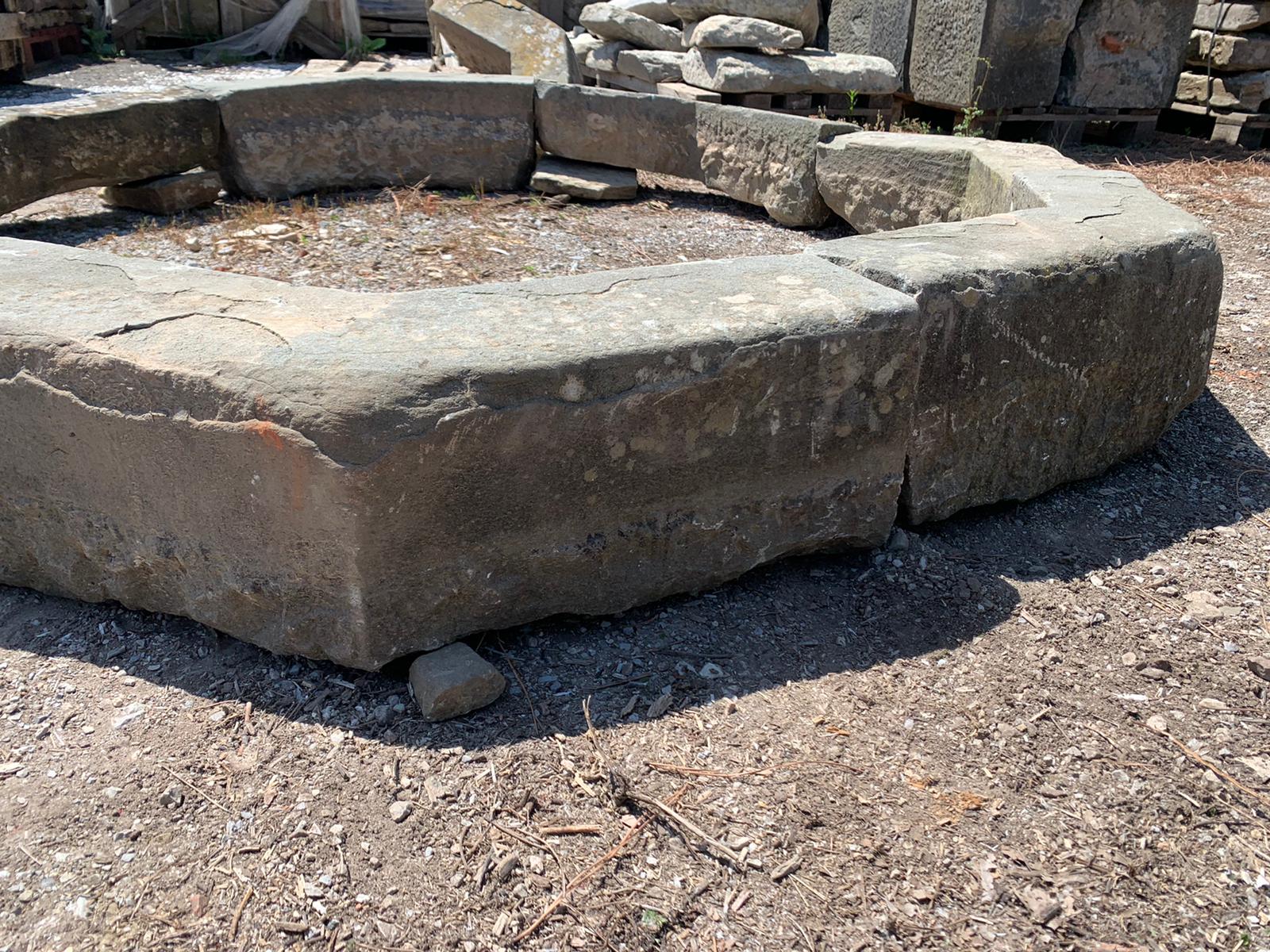 Fontana in pietra da centro