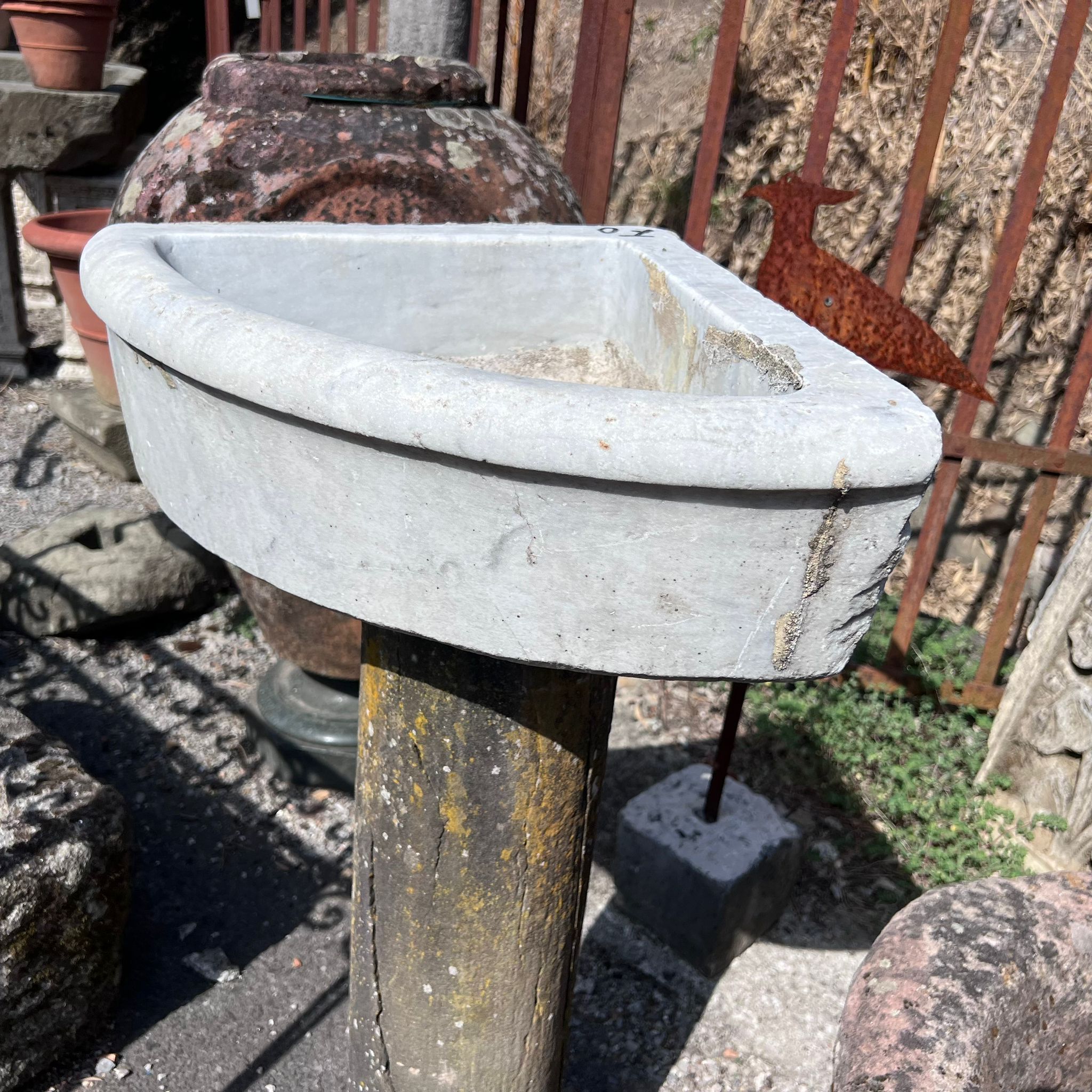 Acqusantiera angolare 