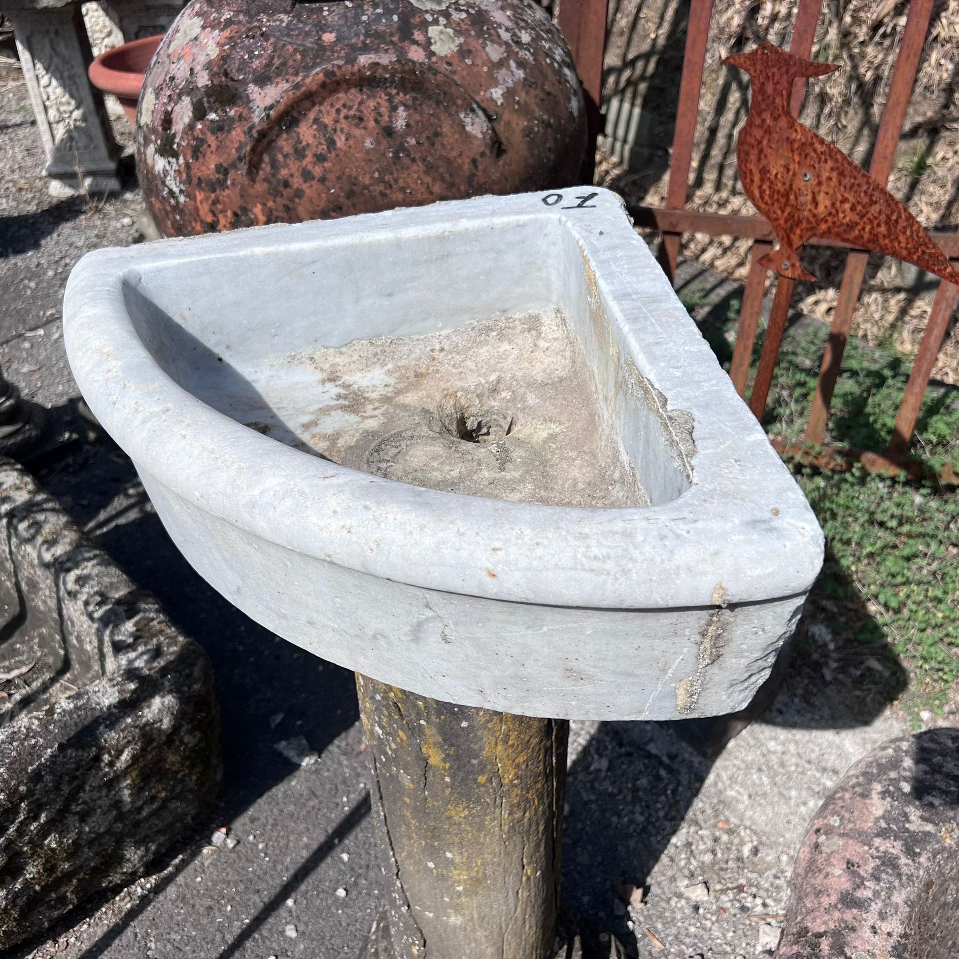 acquasantiera in marmo 