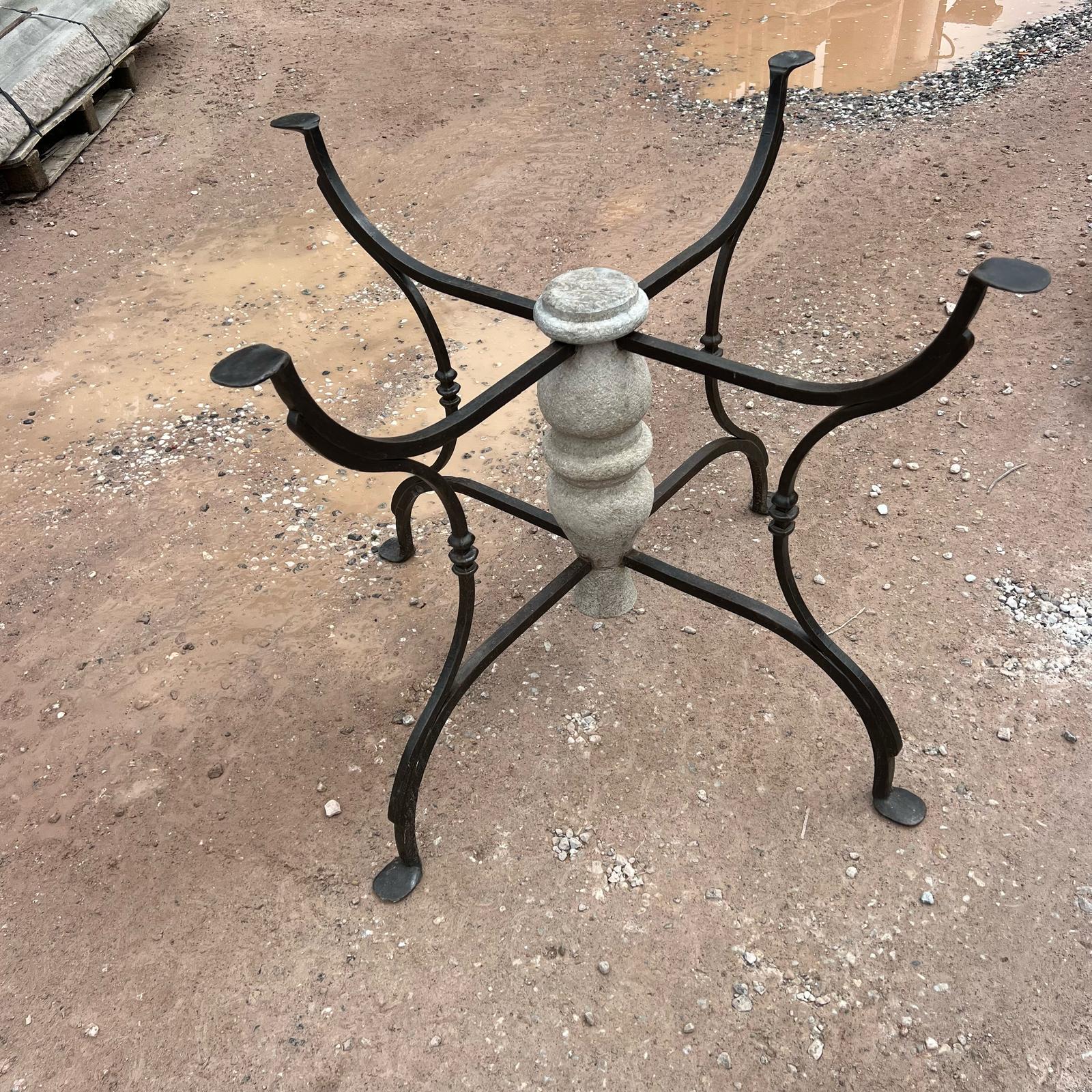 Antica base da tavolo 