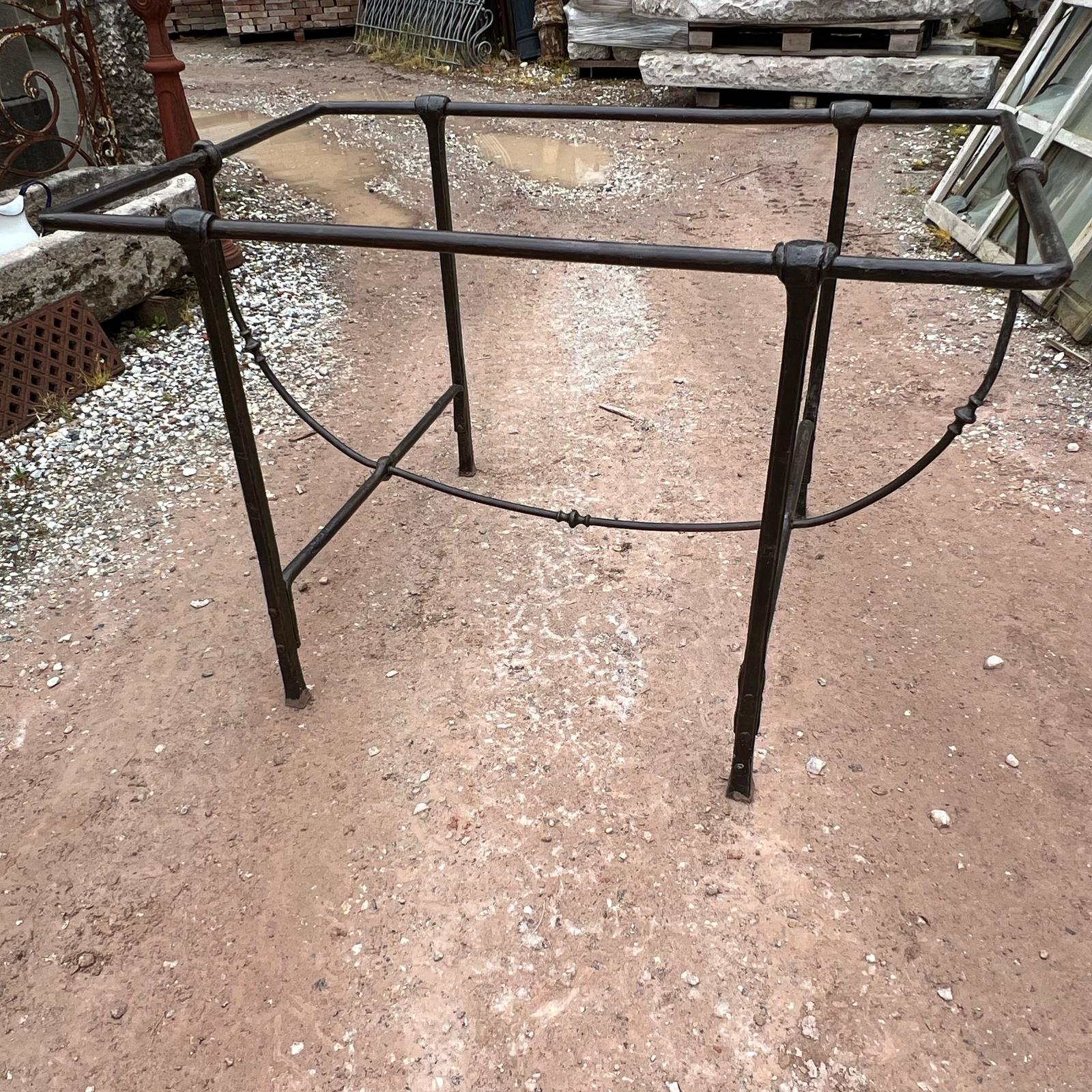 Antica base in ferro 