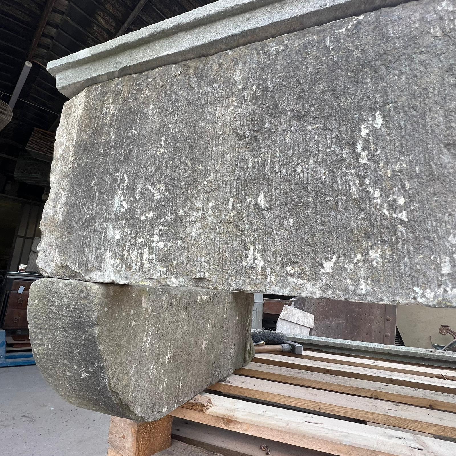 Antica cappa in pietra 