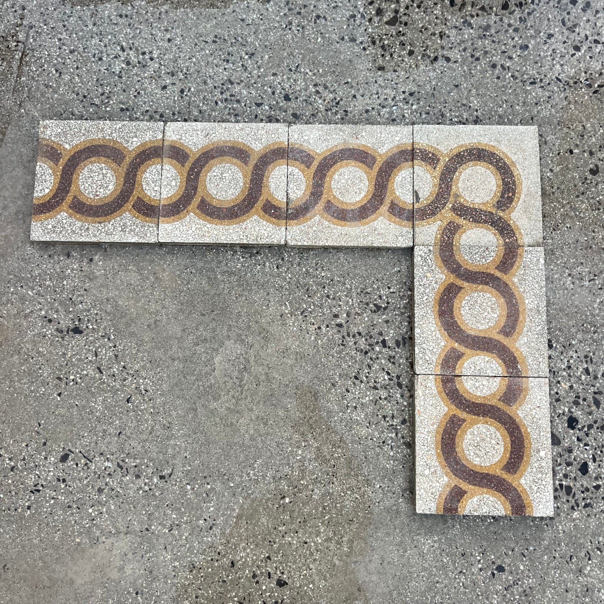 Antica cornice in graniglia 