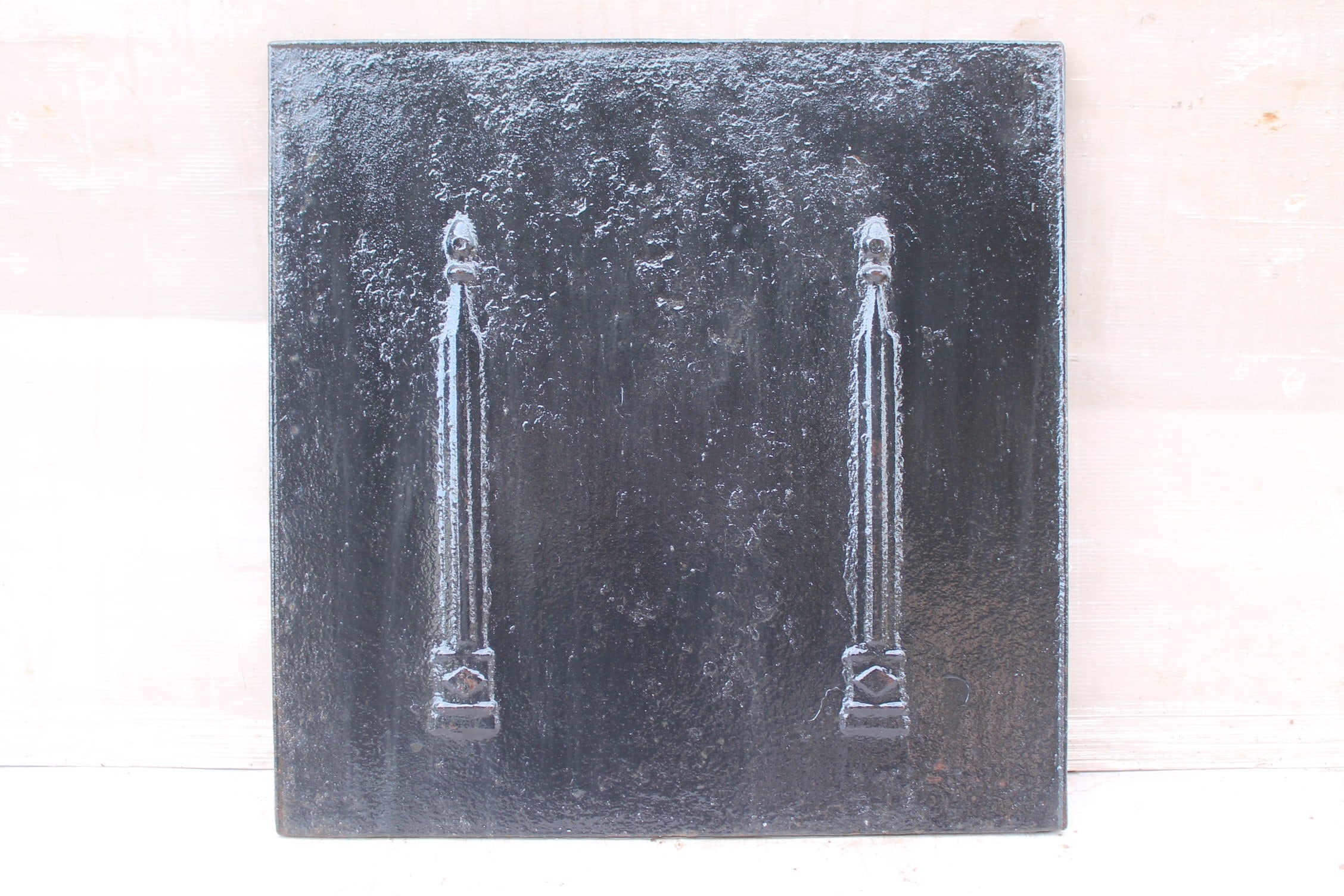 Antica ghisa da camino con colonne 