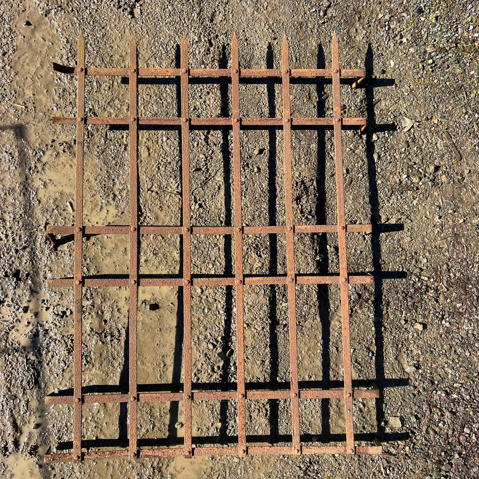 Antica inferriata di recupero in ferro 