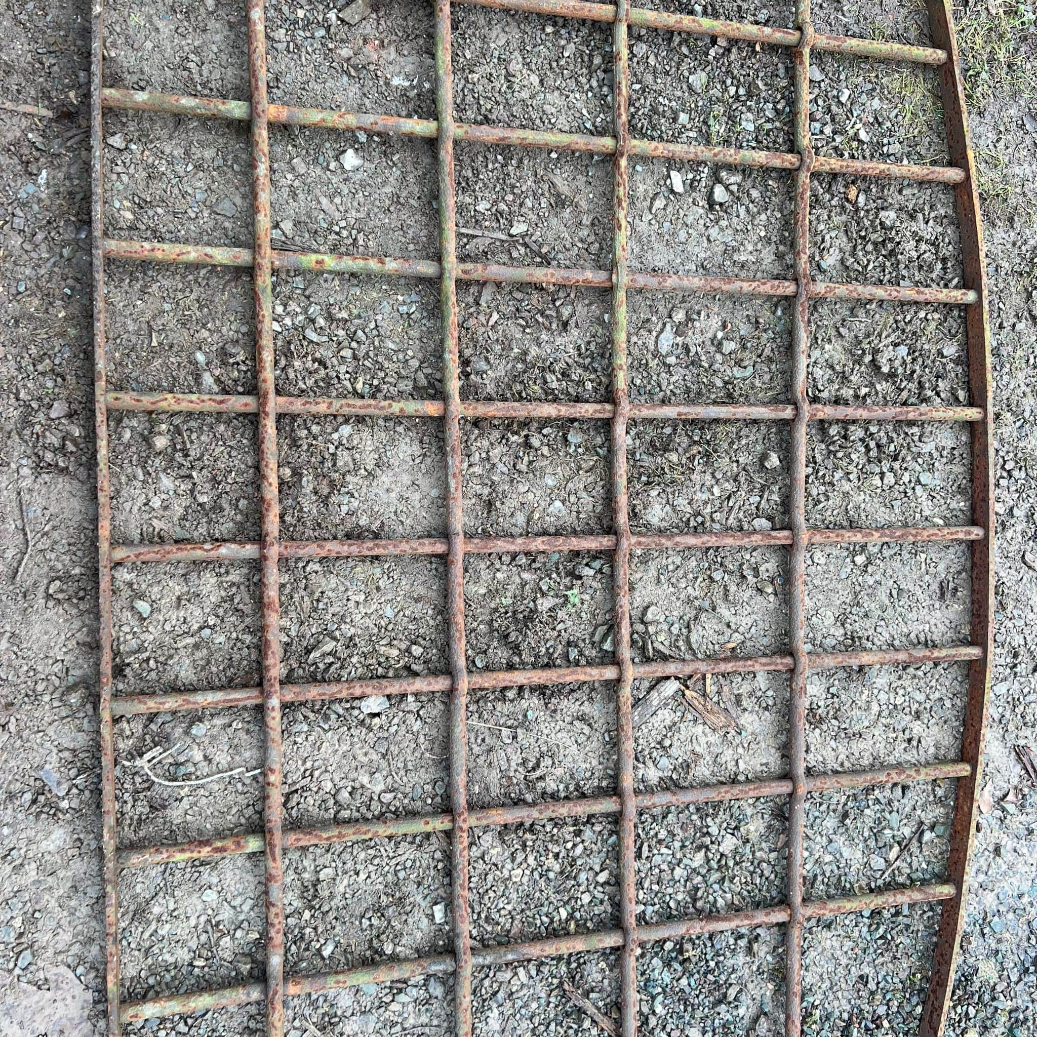 Antica inferriata stondata 