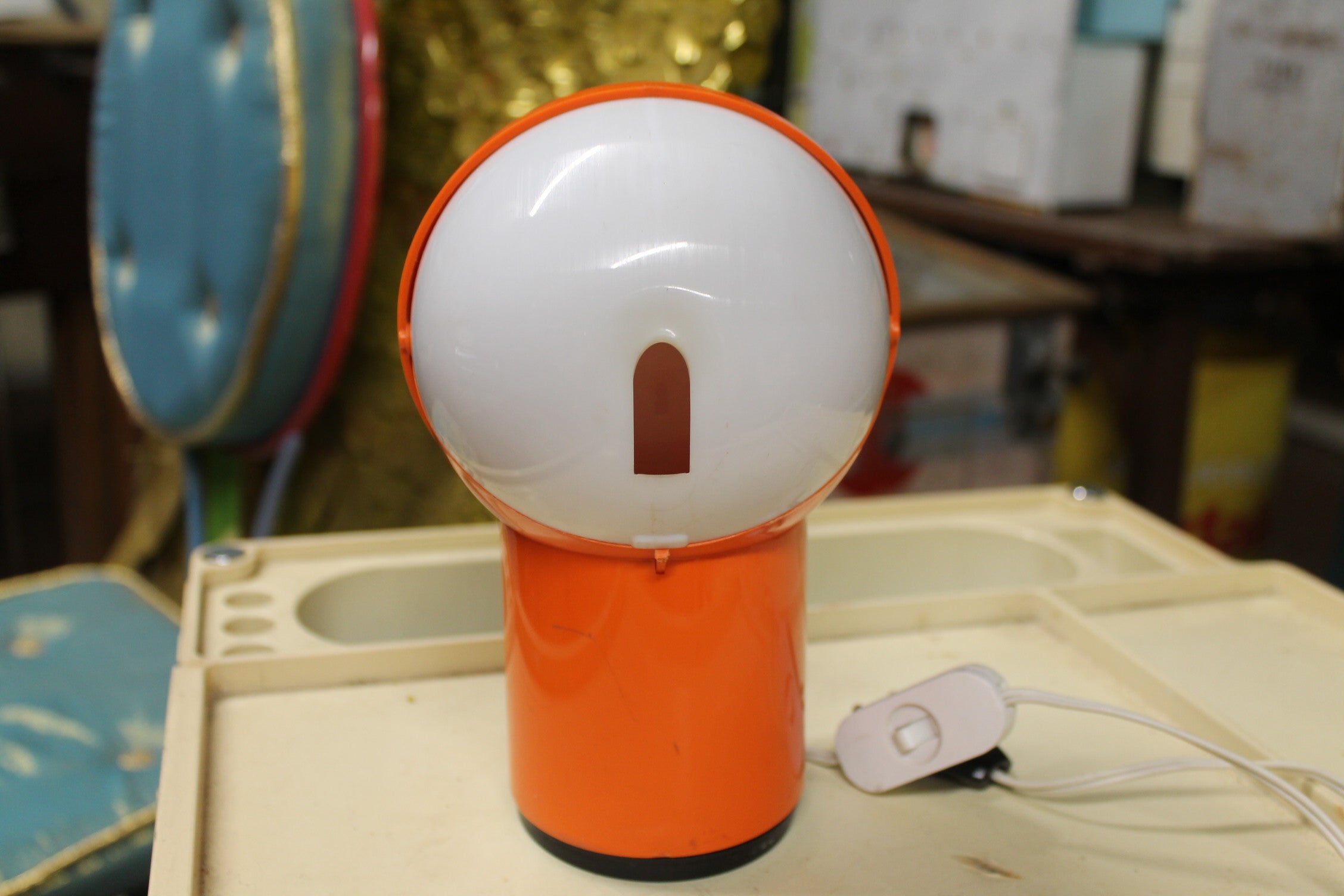 Antica lampada arancione 