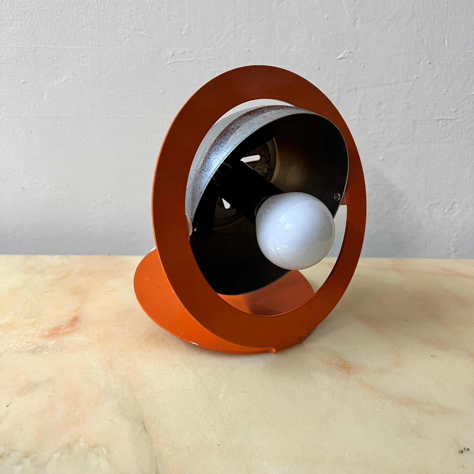 Vecchia lampada rotonda 