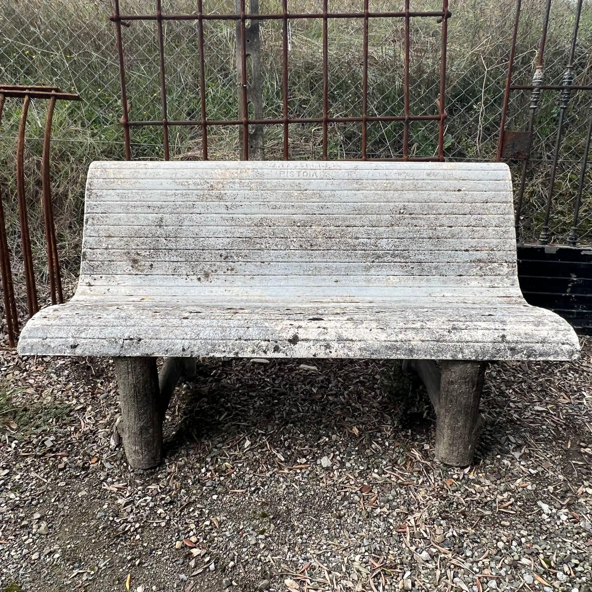 Antica panchina in cemento 
