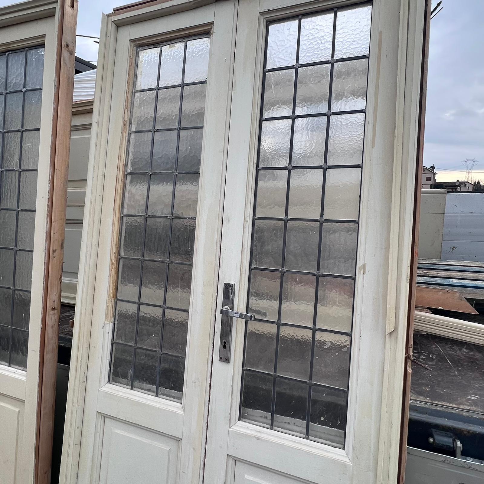 Antica porta in legno e vetri 