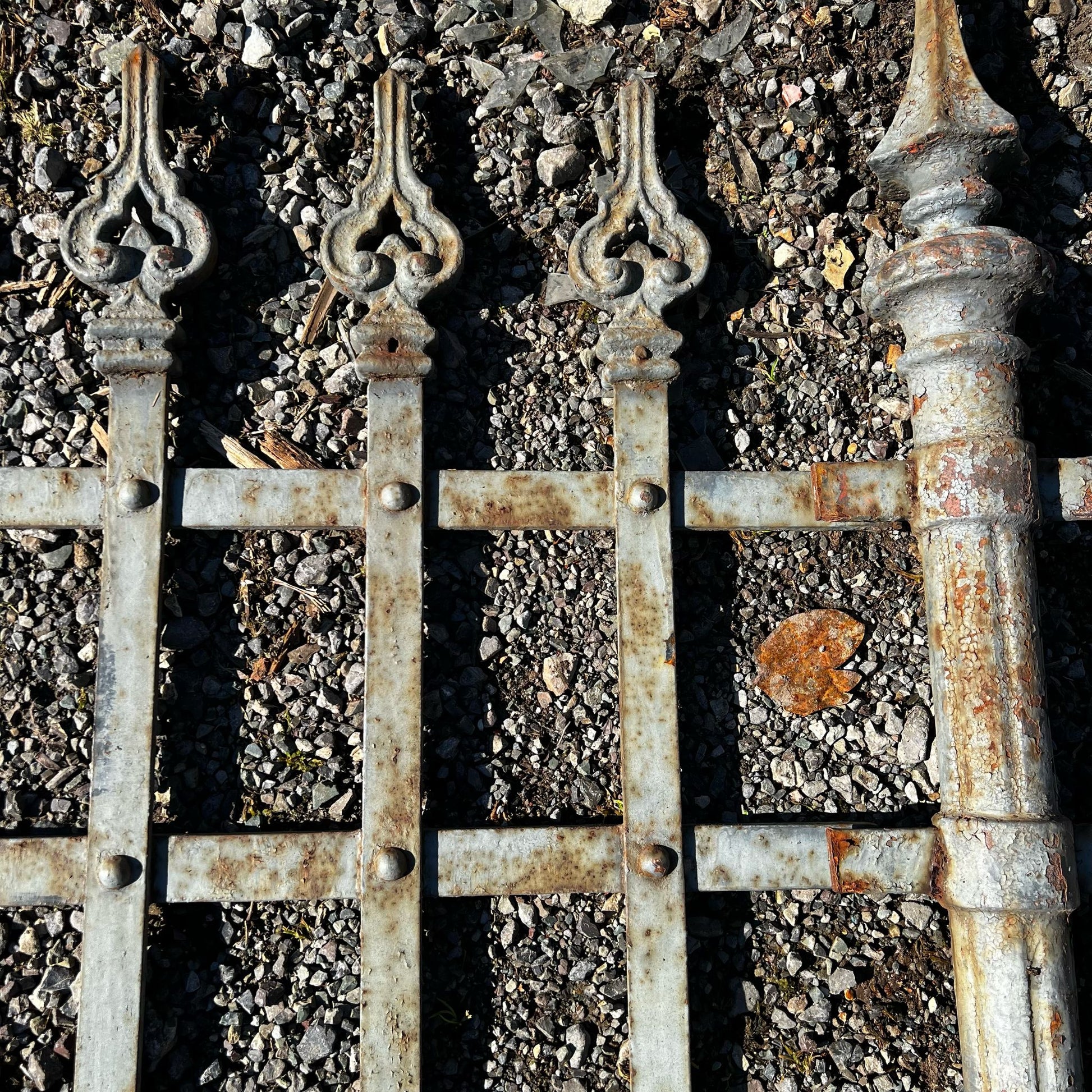 Antica ringhiera con pilastri