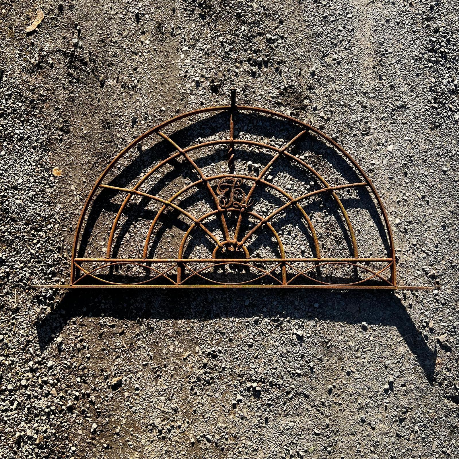 Antica rostra lavorata 