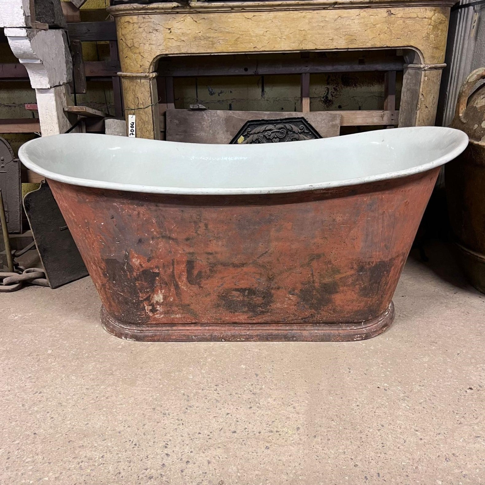 Antica vasca in ghisa