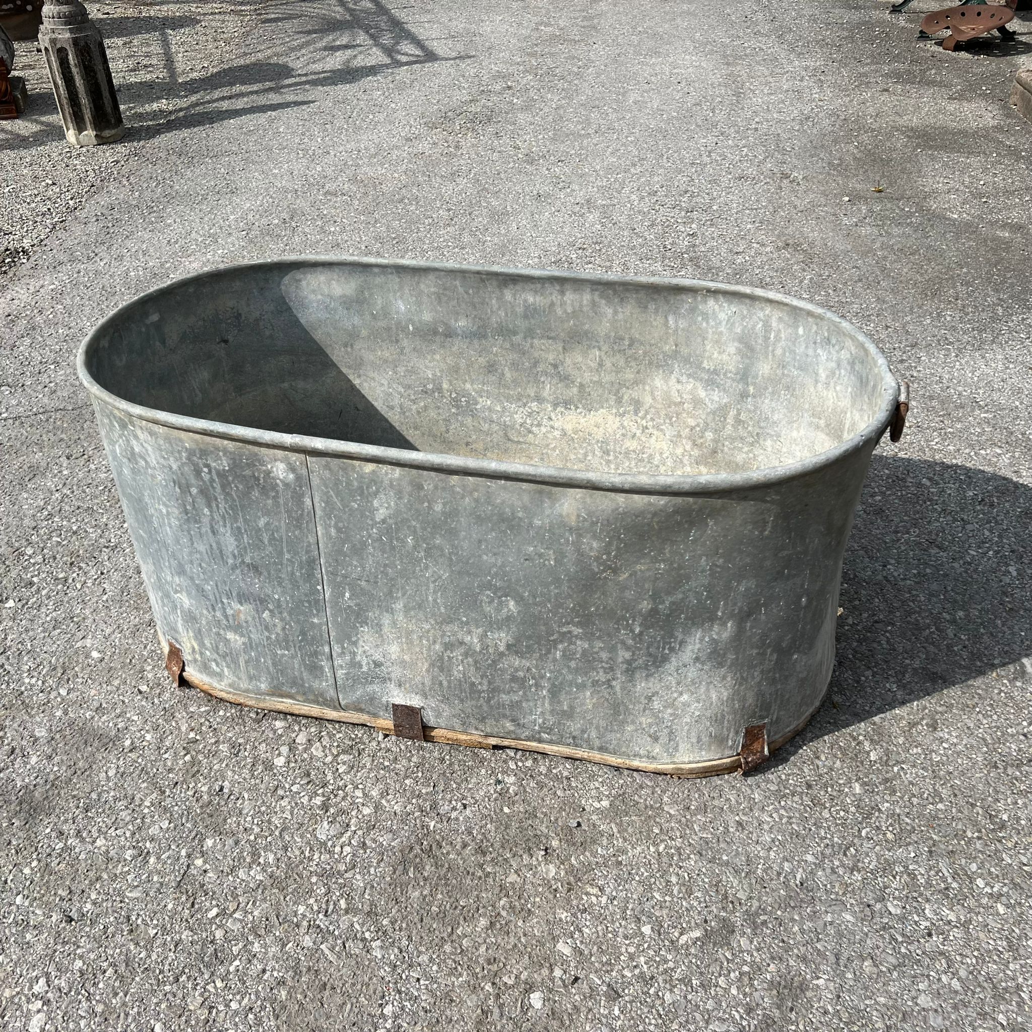 Antica vaschetta in zinco 