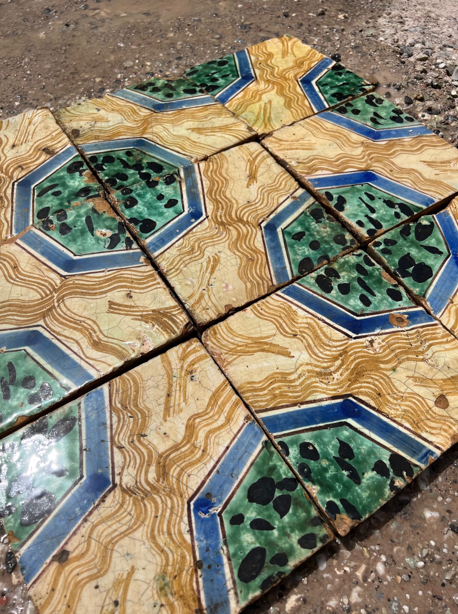 Antiche maioliche decorate 