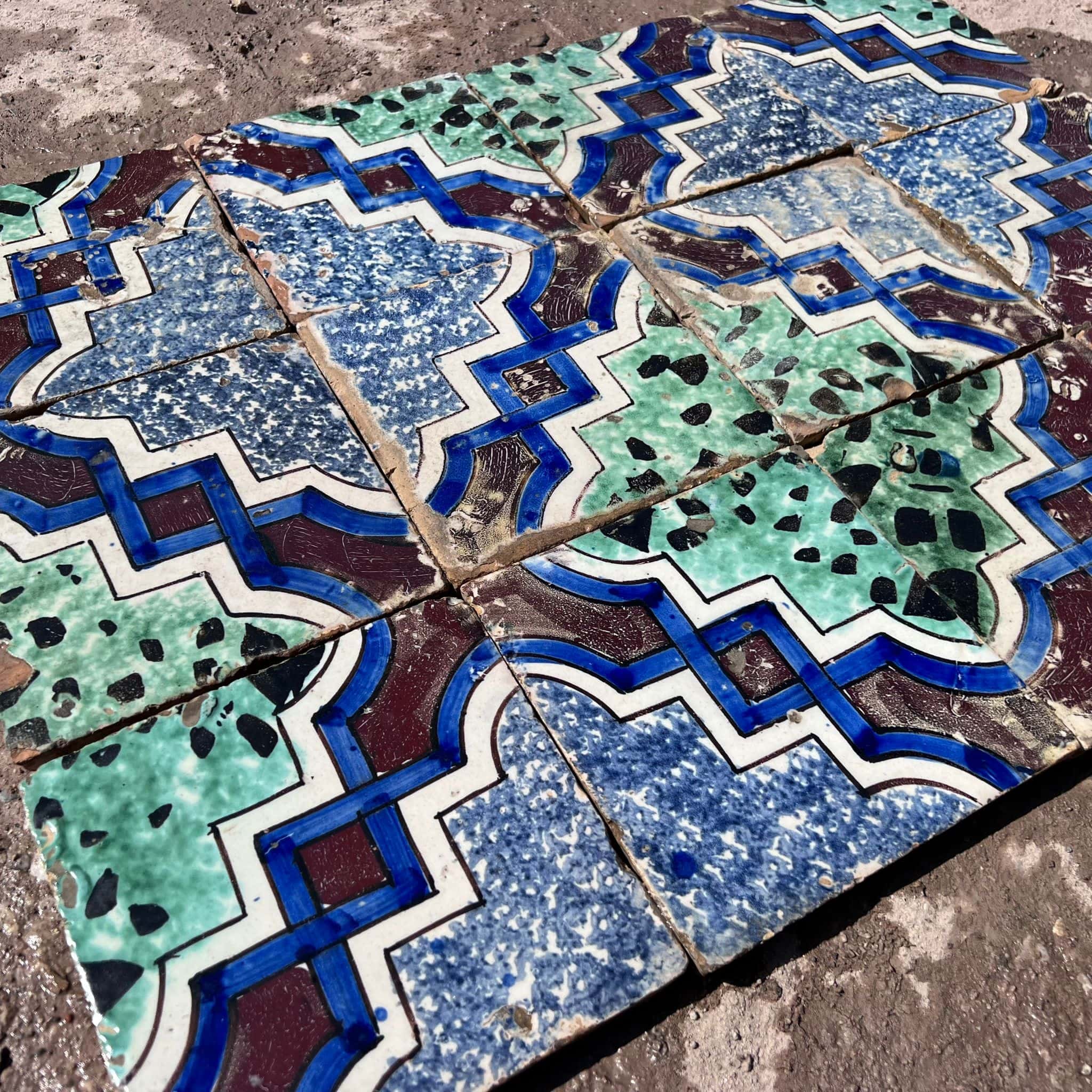 Antiche maioliche verdi e blu 