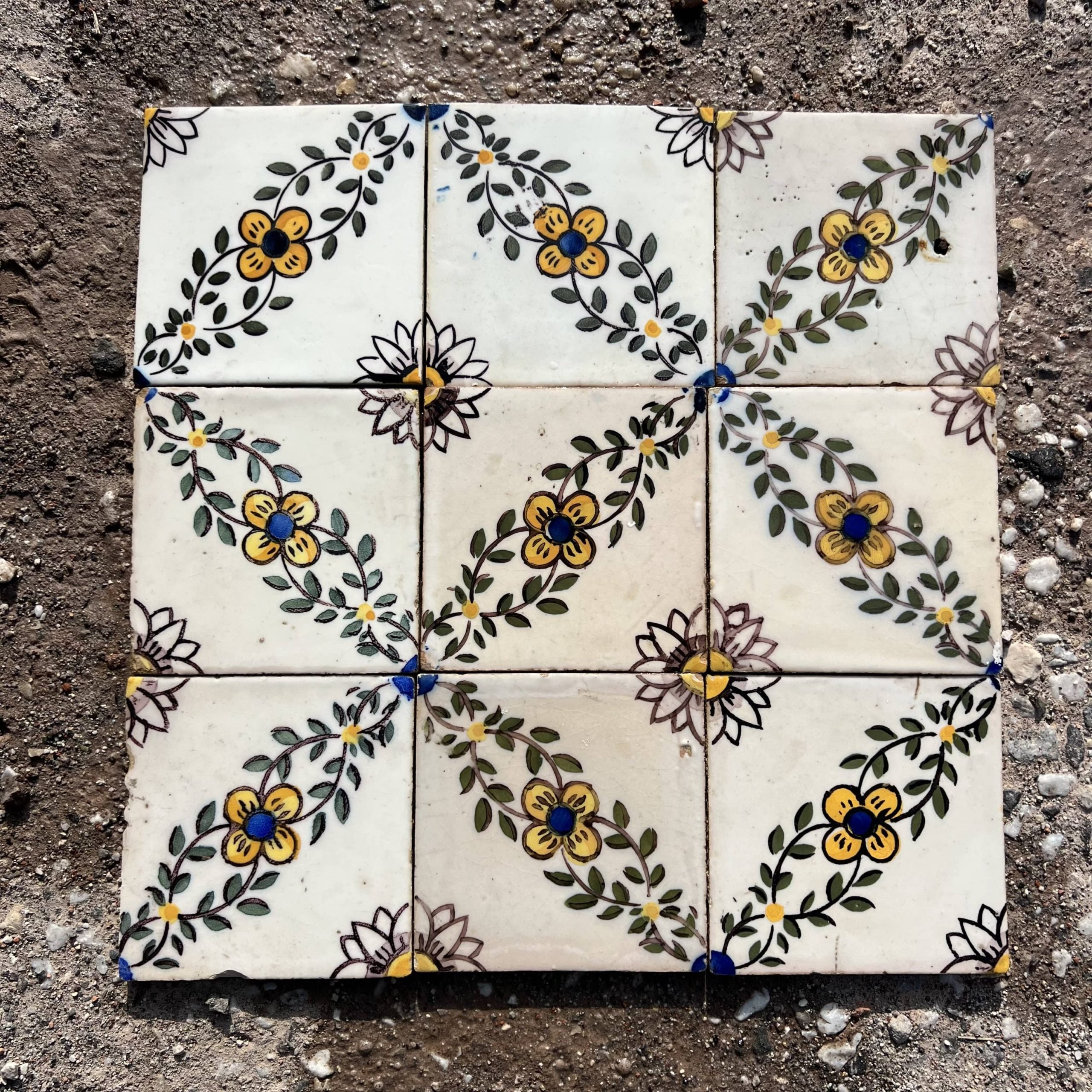 Antiche mattonelle recuperate colorate 