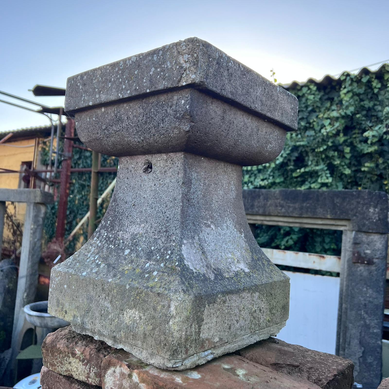 Antichi capitelli di pietra 