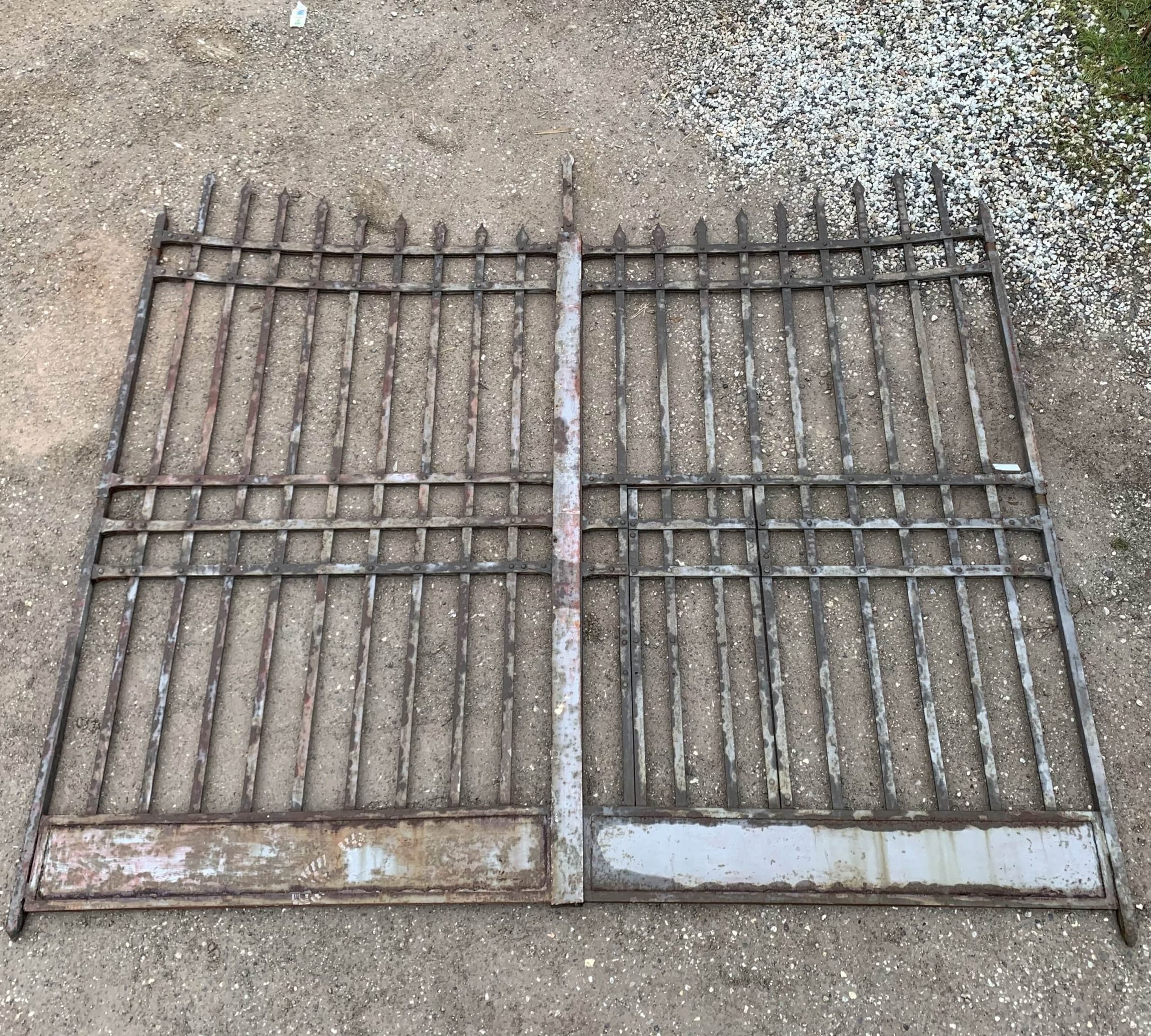 Antico cancello in ferro semplice 
