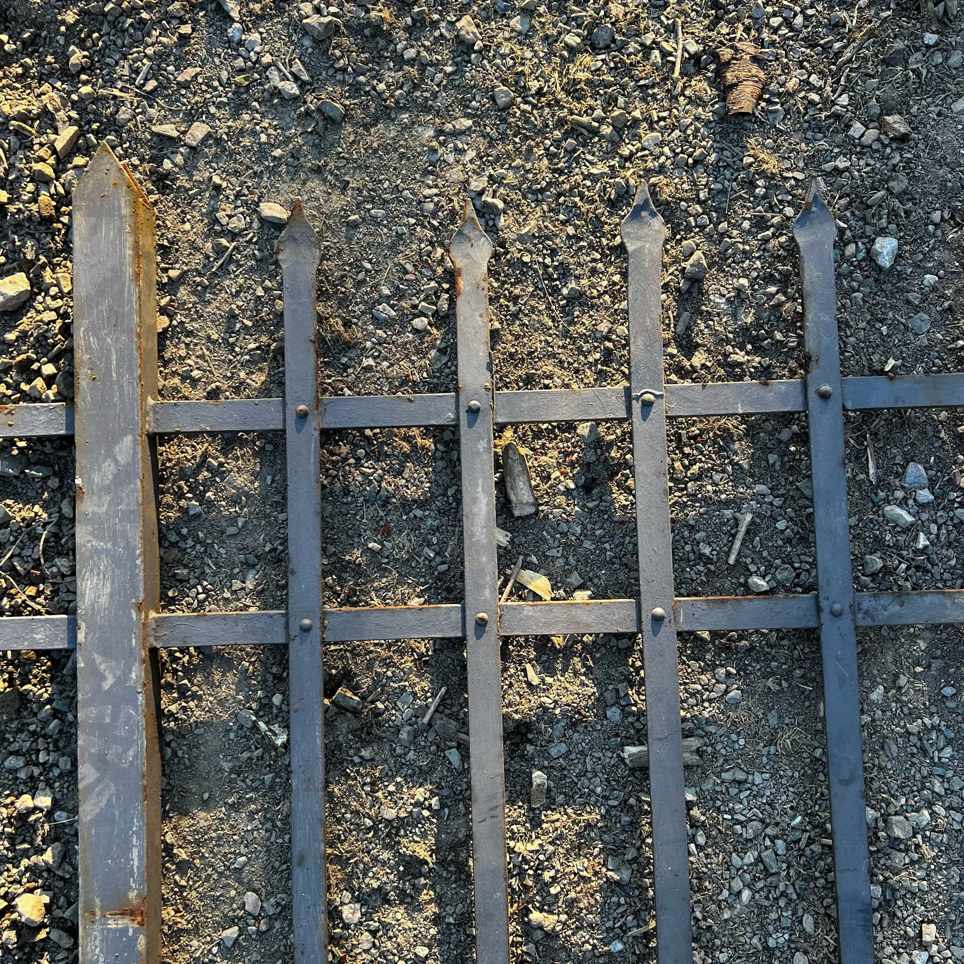 Antico cancello in ferro vecchio