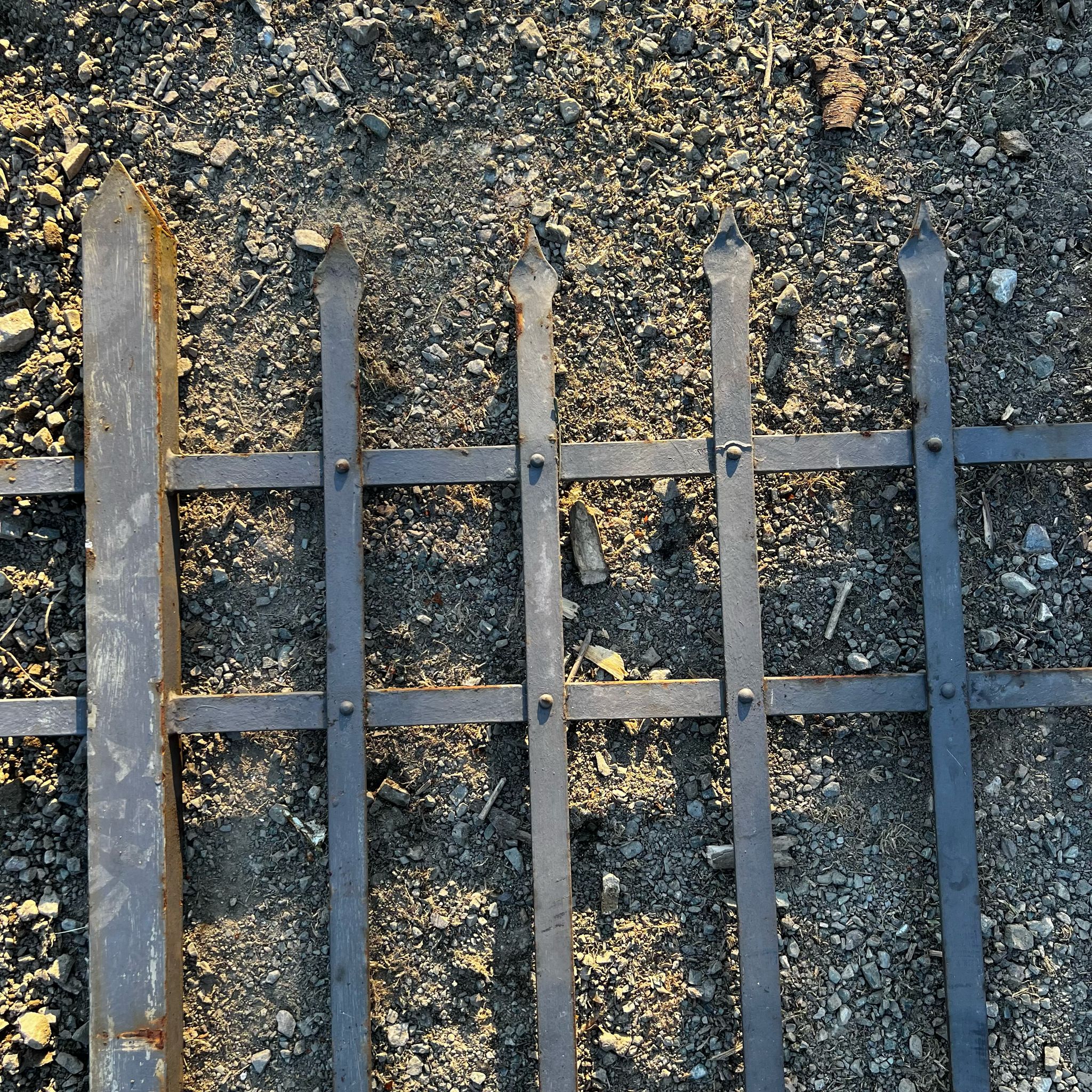 Antico cancello in ferro vecchio