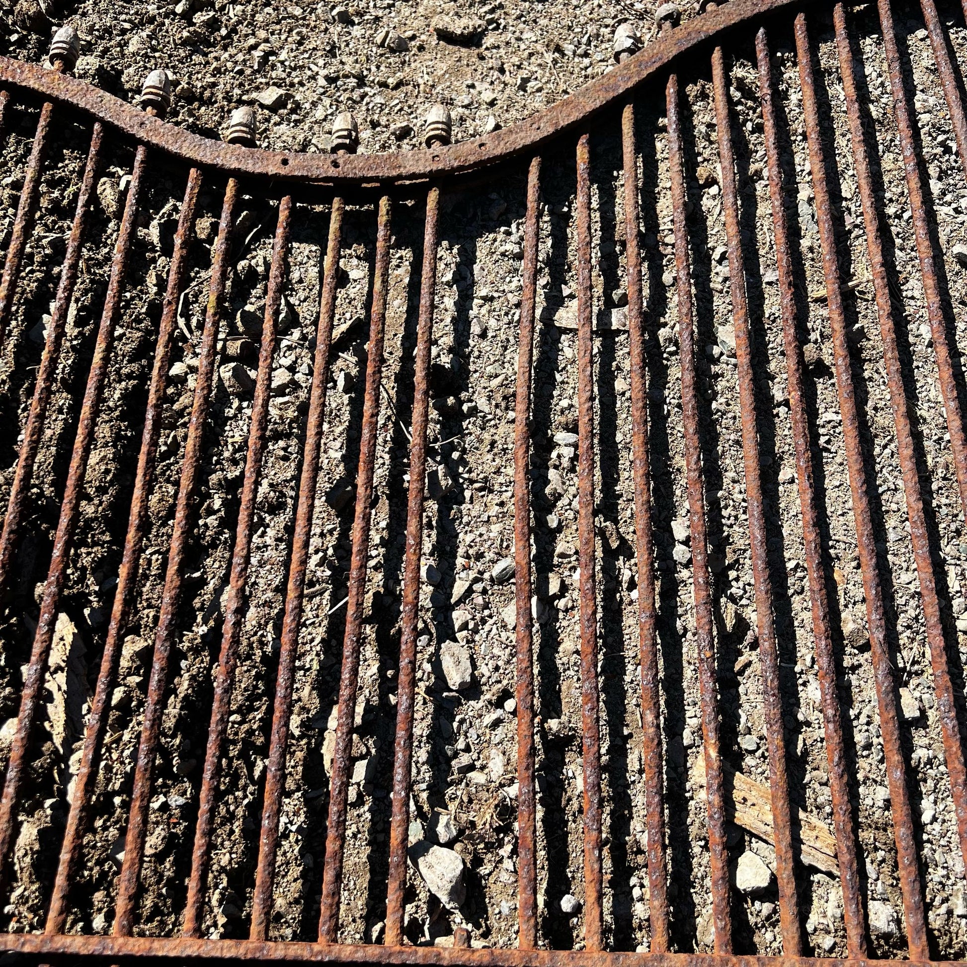 Antico cancello pedonale in ferro 