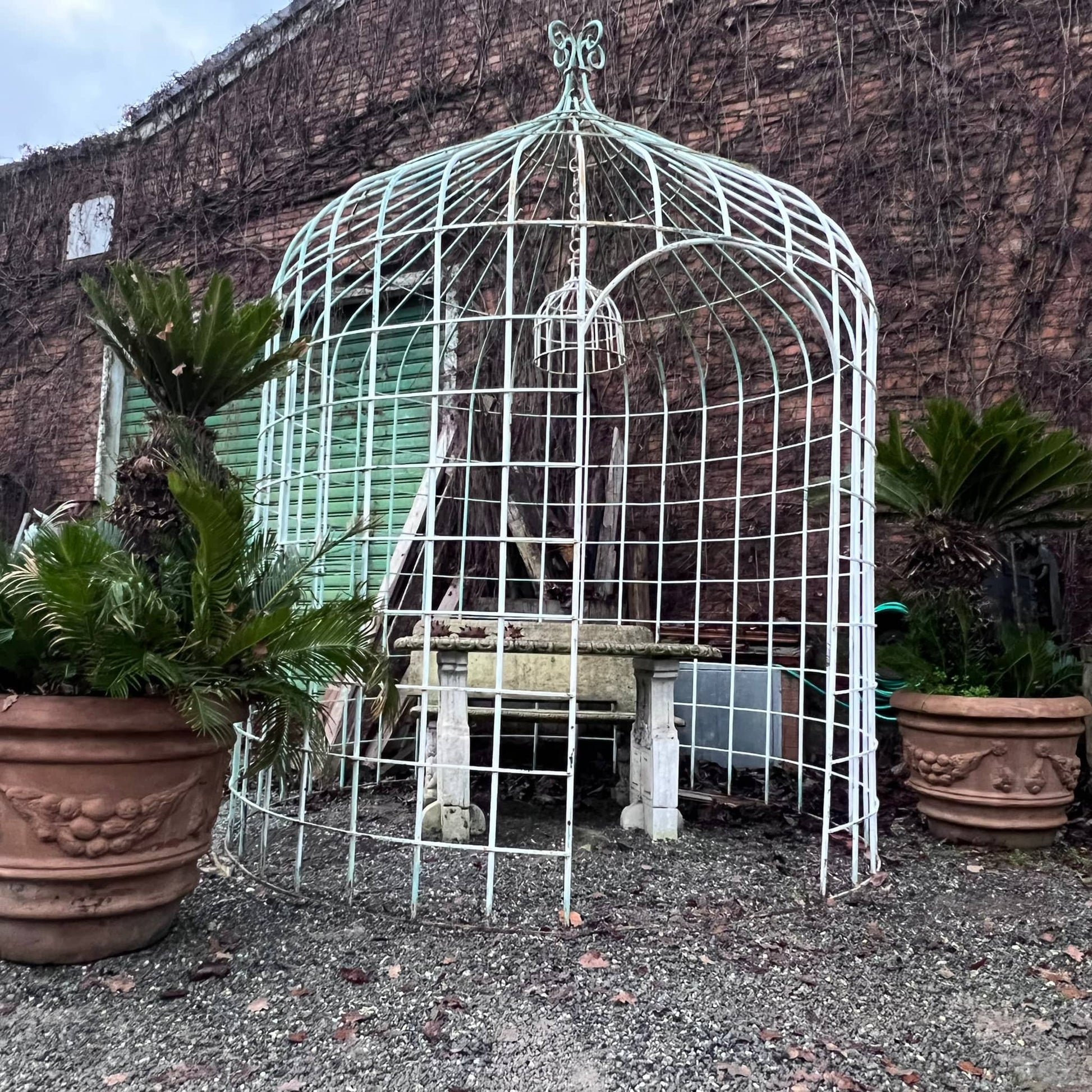 Antico gazebo di ferro 