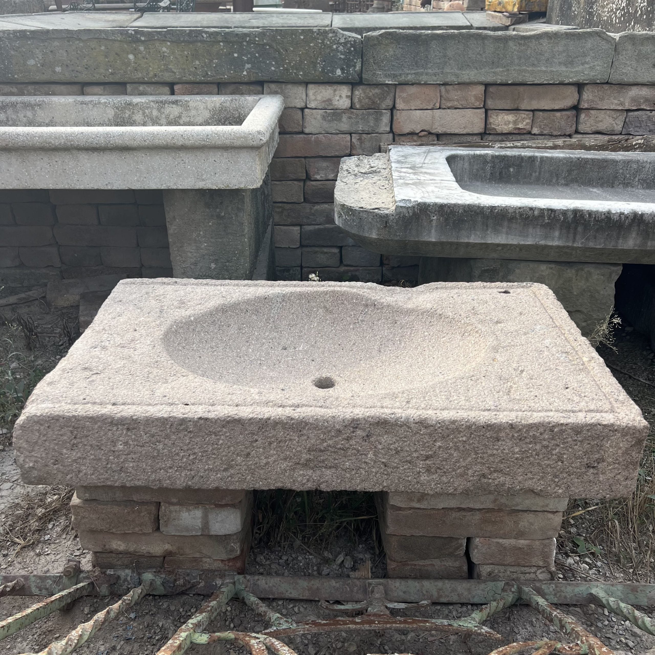 Antico lavandino in guamo