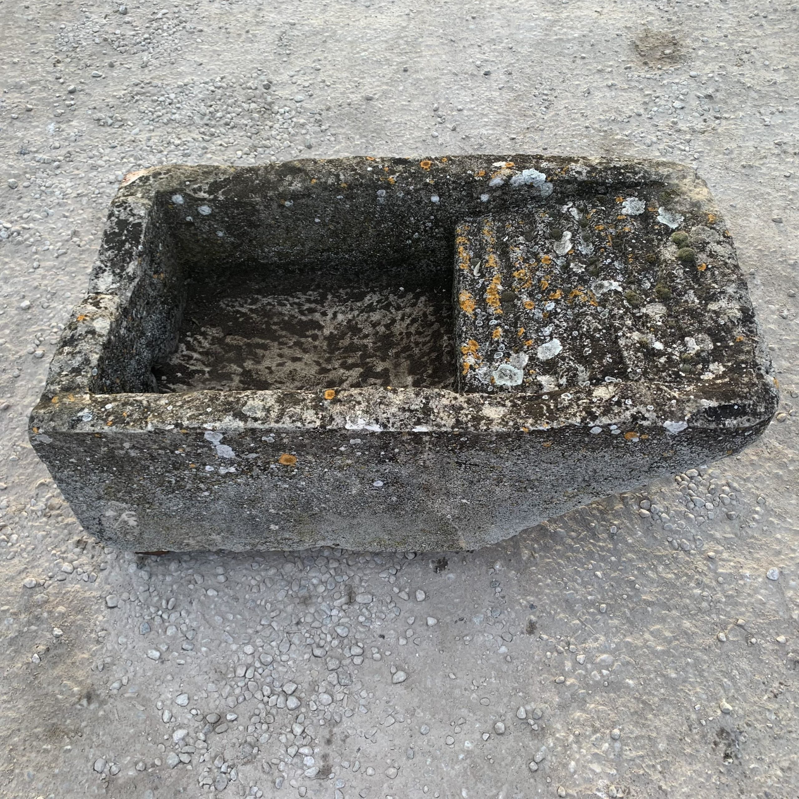 Antico lavatoio di pietra 