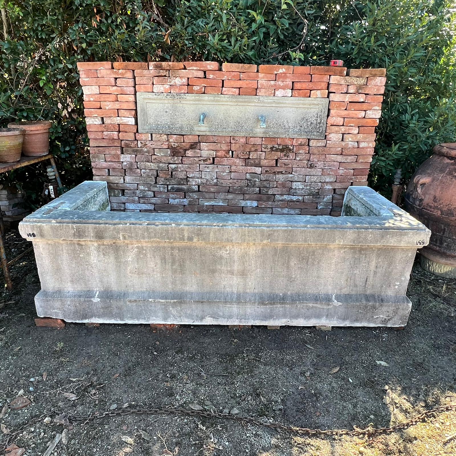 Antico lavatoio in pietra 