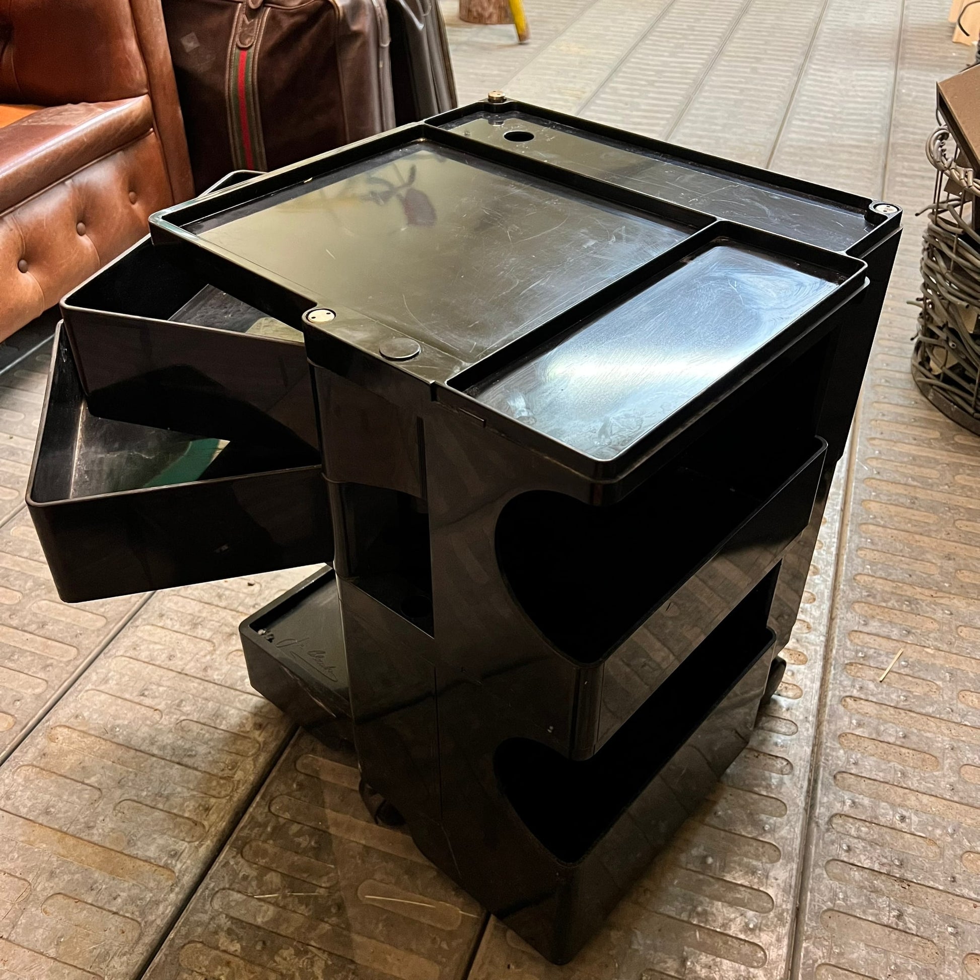 Antico mobiletto 