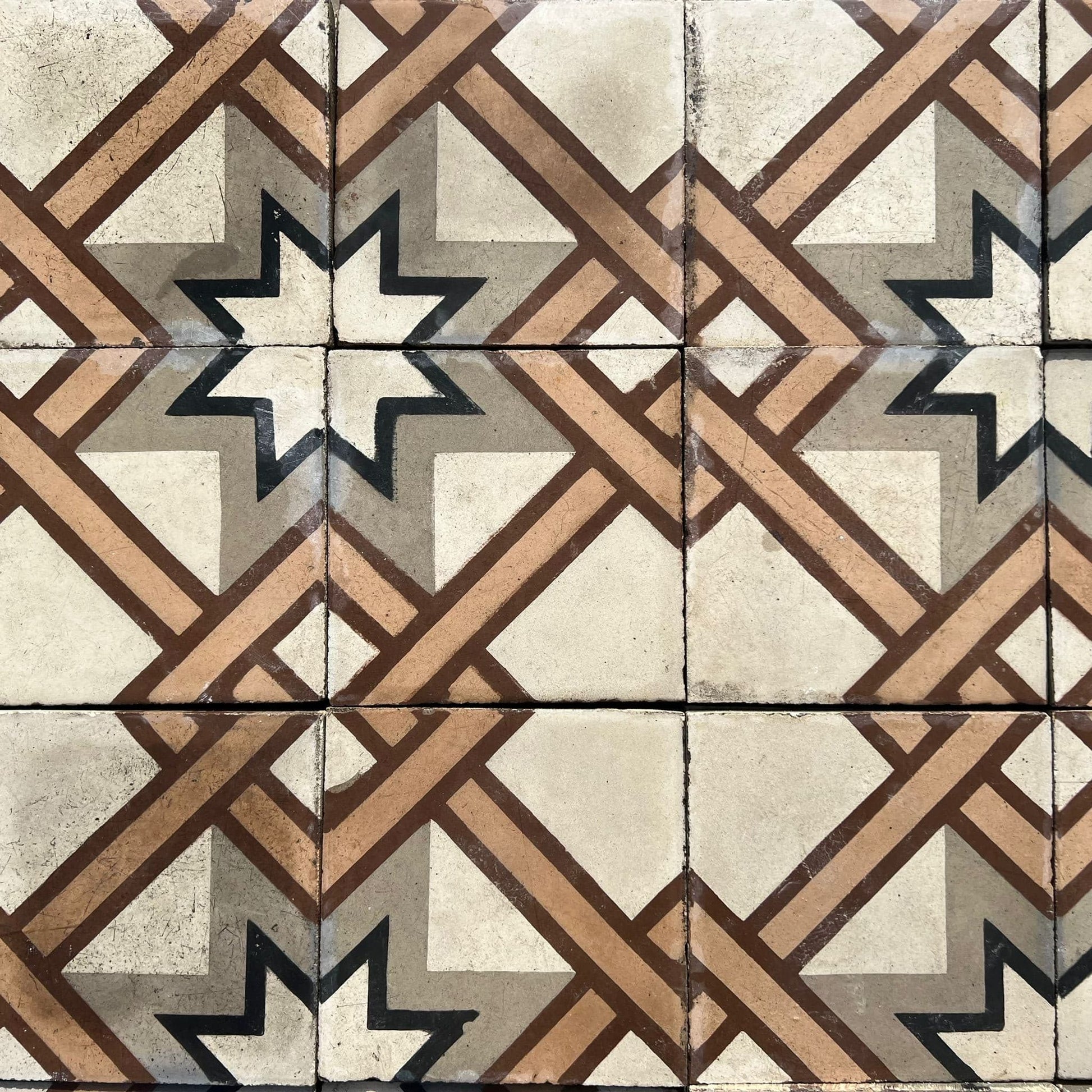 Antico pavimento di cementina con stella 