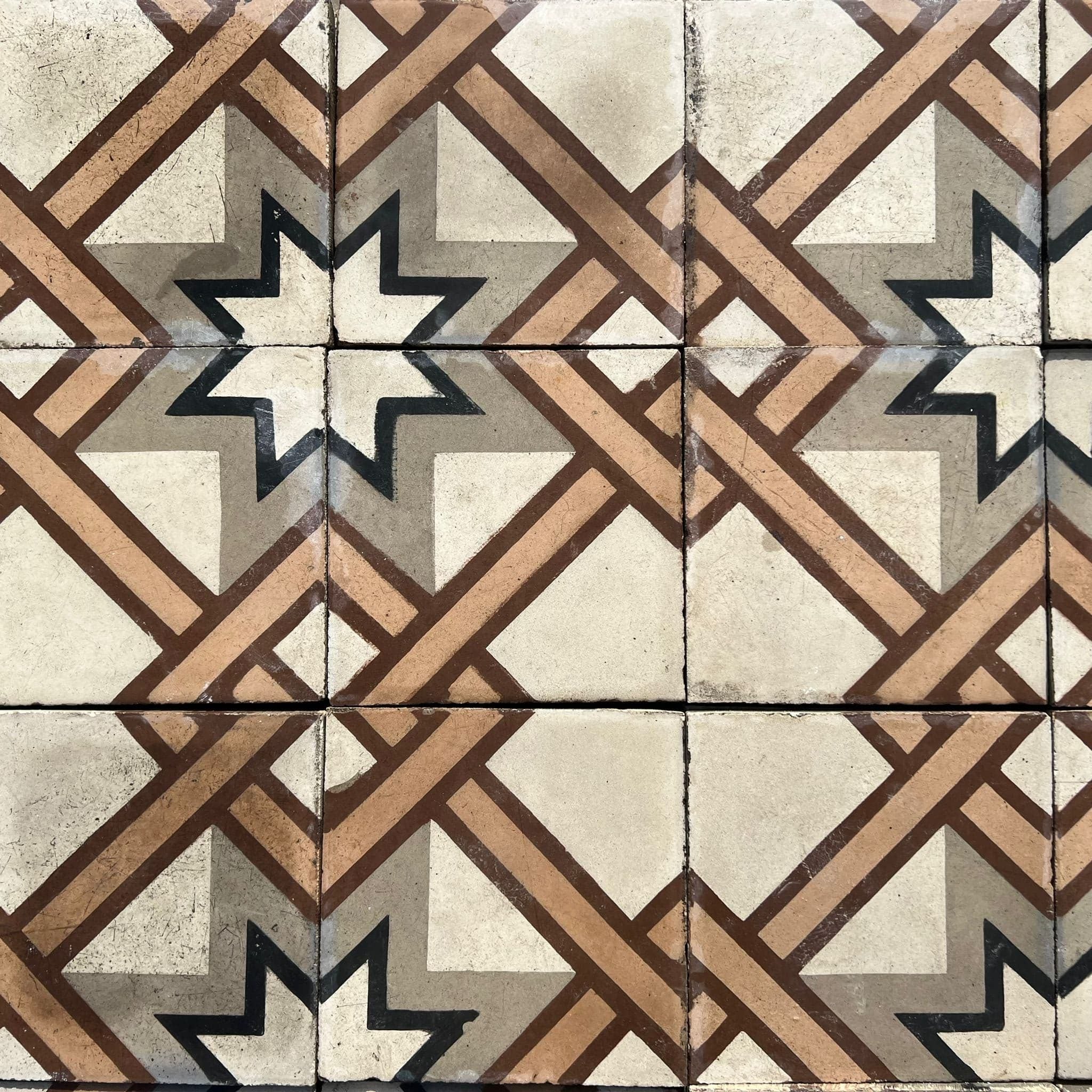 Antico pavimento di cementina con stella 