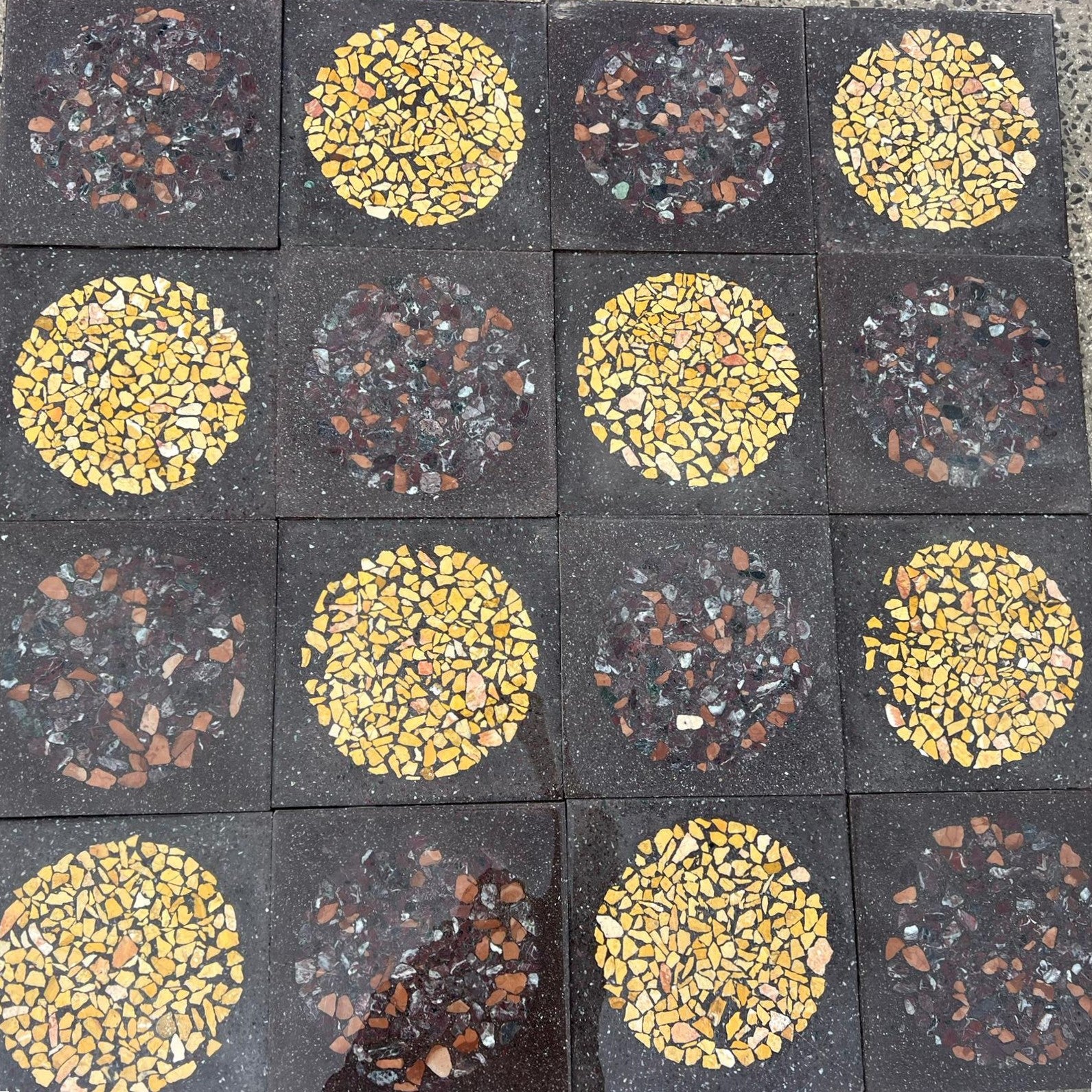 Antico pavimento di graniglia recuperato 