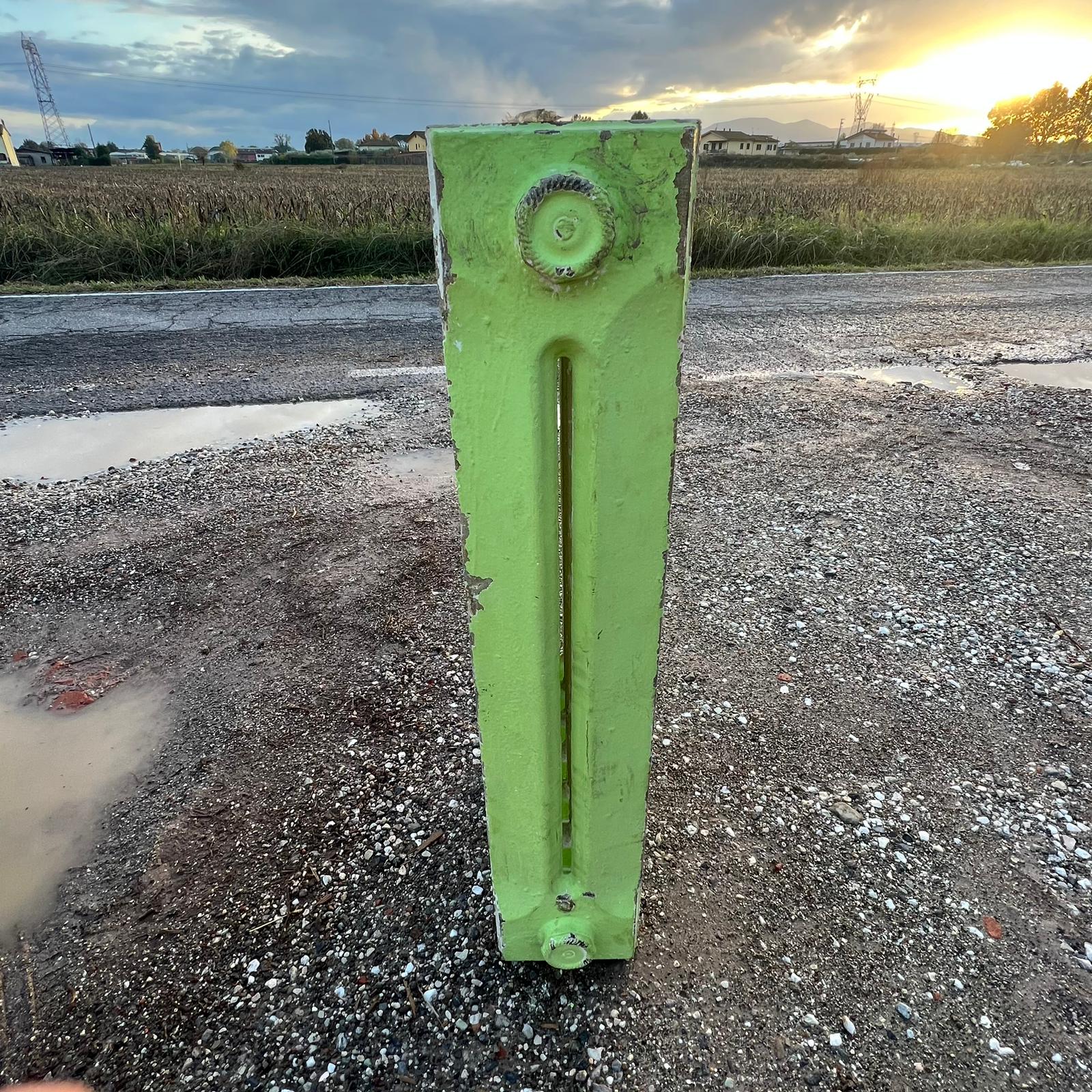 Antico radiatore in ghisa antico