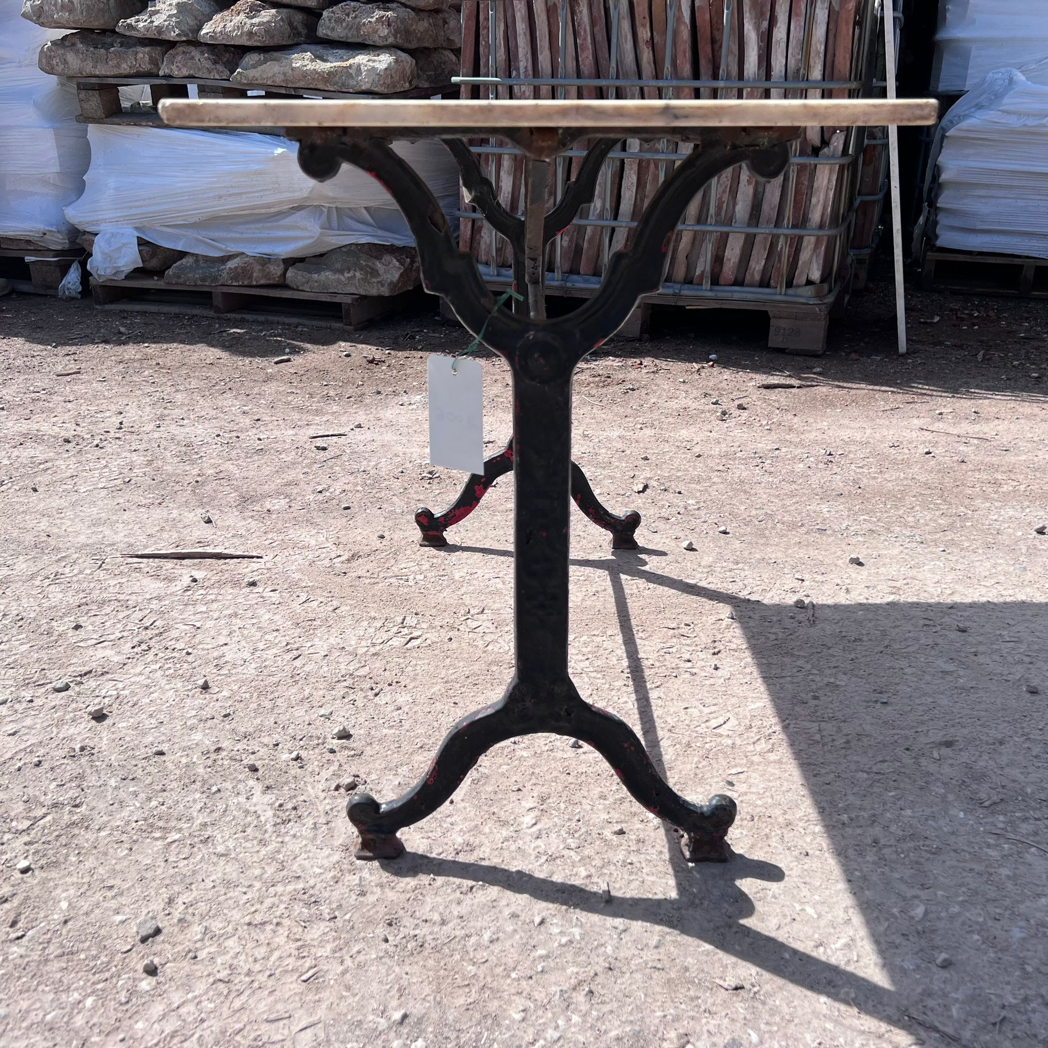 Antico tavolino in marmo e ghisa 