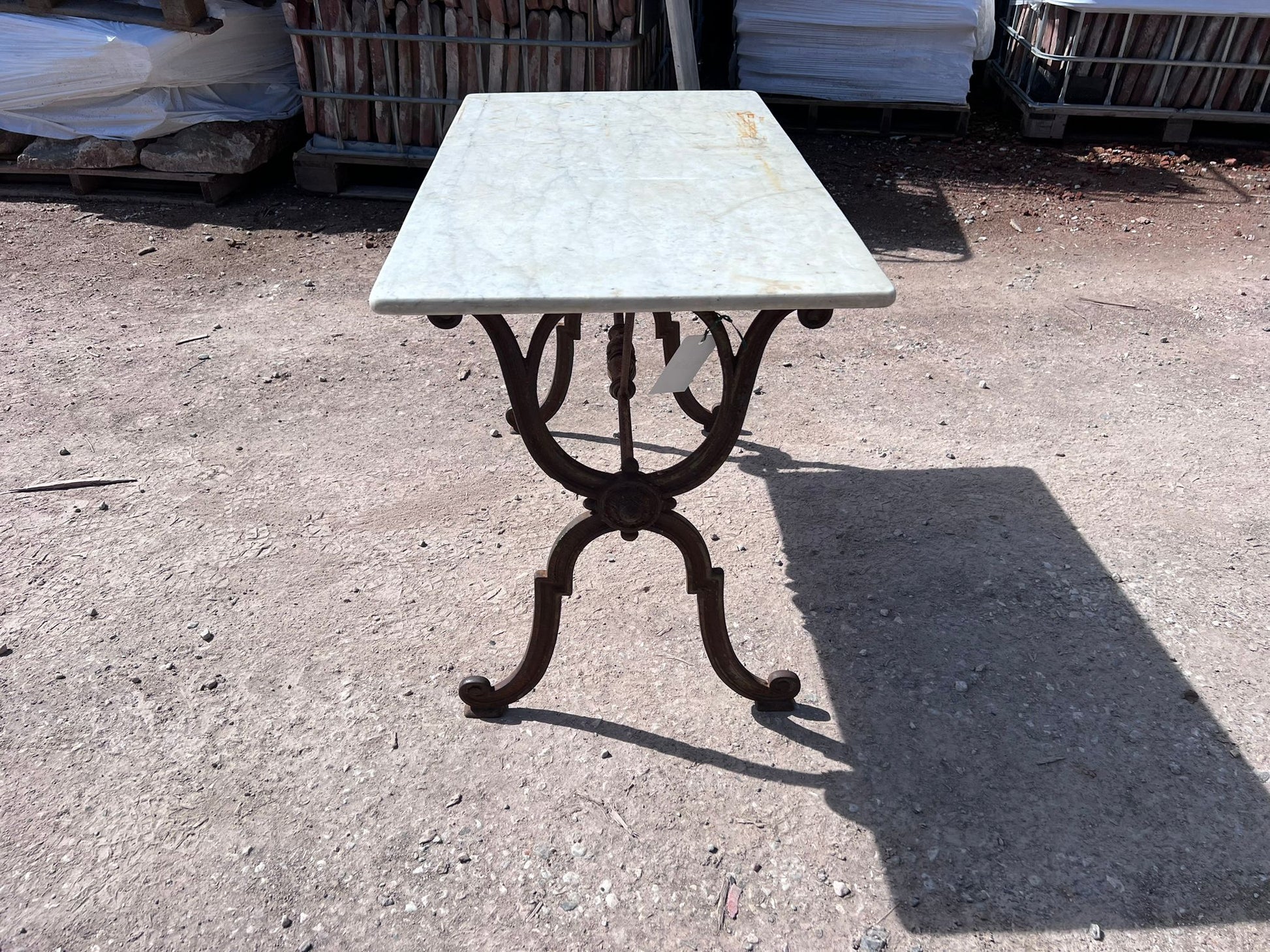 Antico tavolino recuperato 