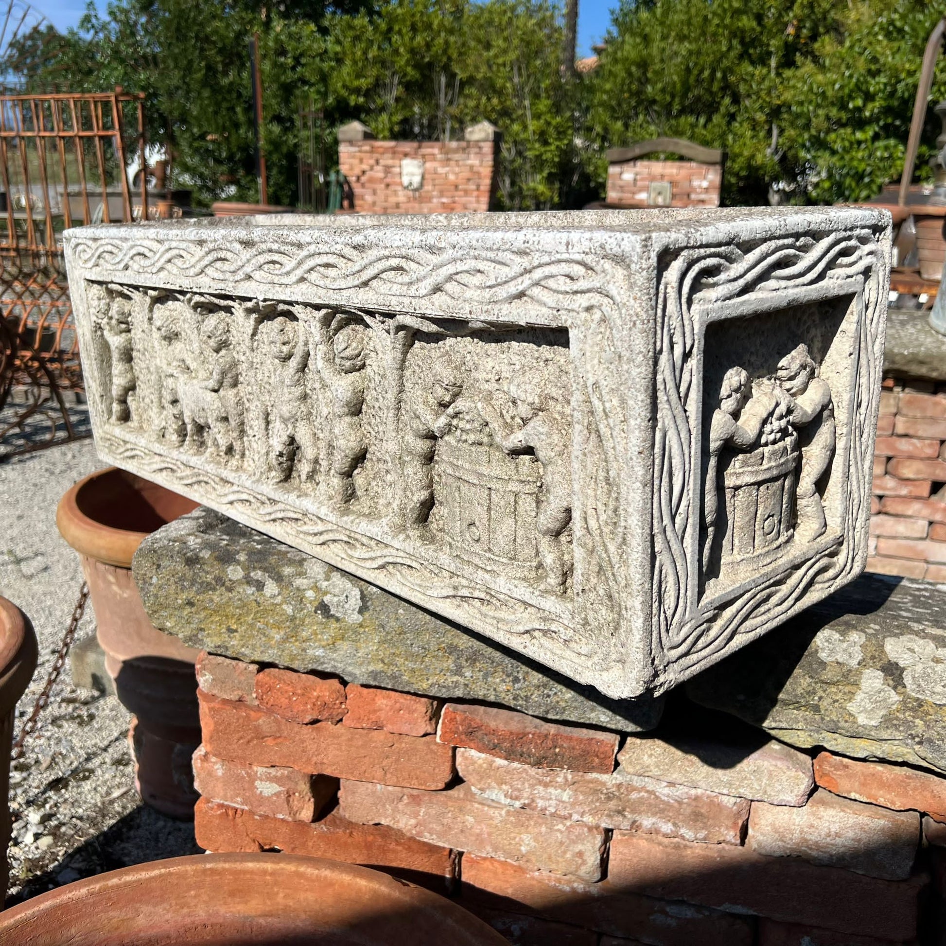 Antico vaso in cemento 