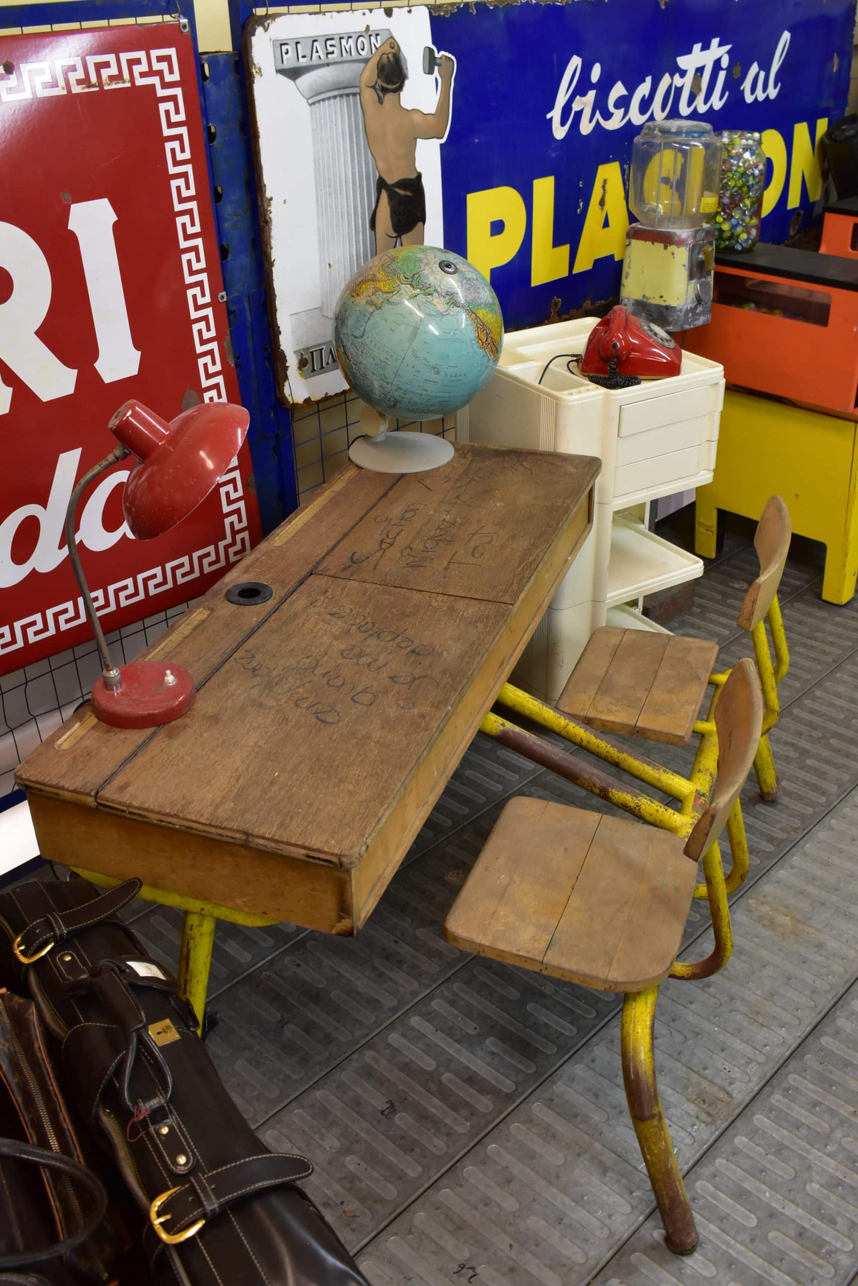Banco vintage da asilo 