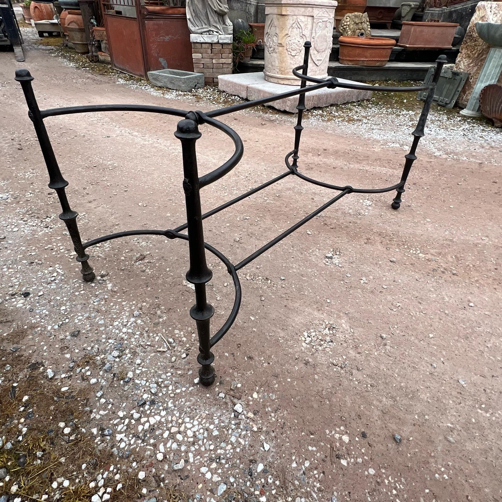 Base in ferro battuto antica