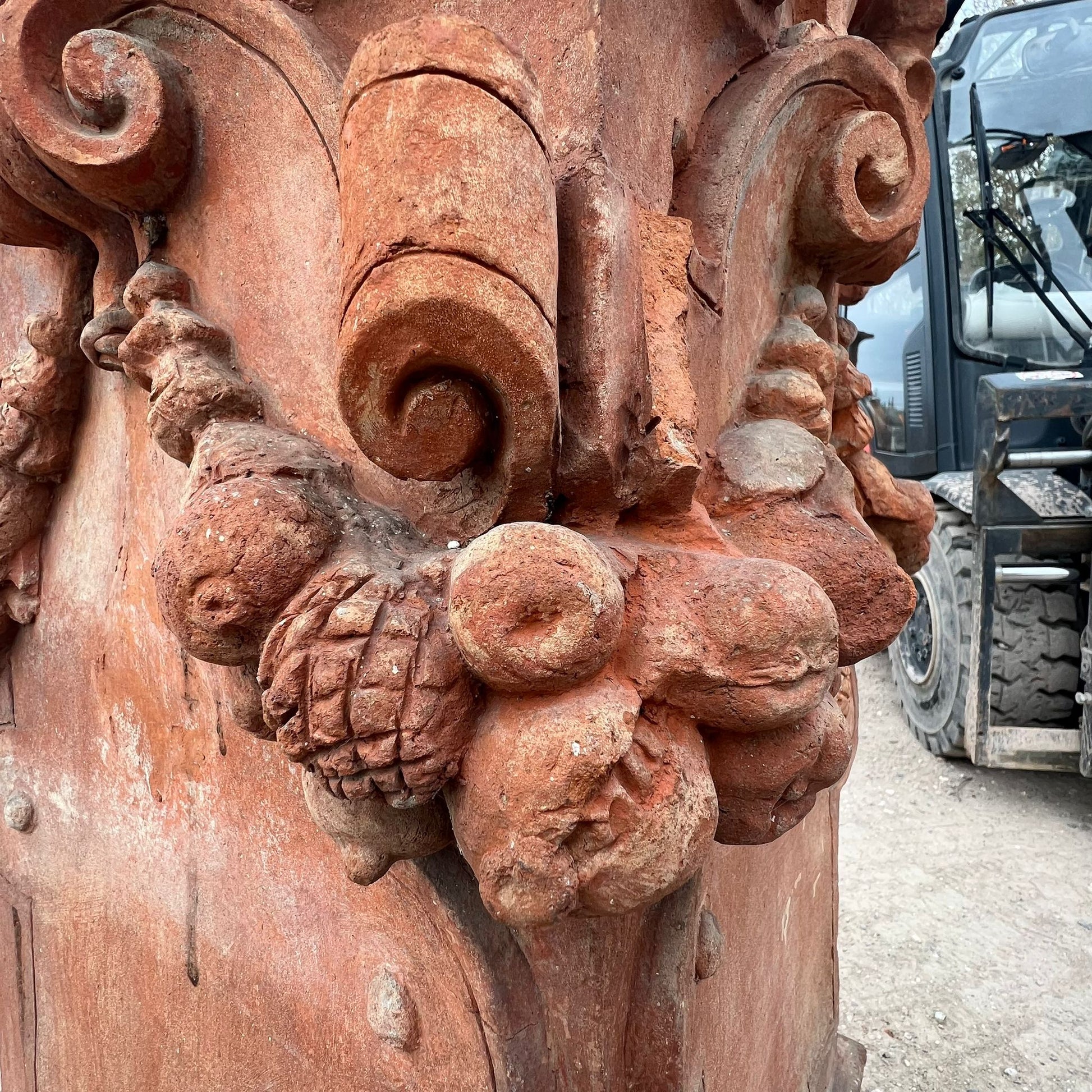 Basi in terracotta  con dettaglio