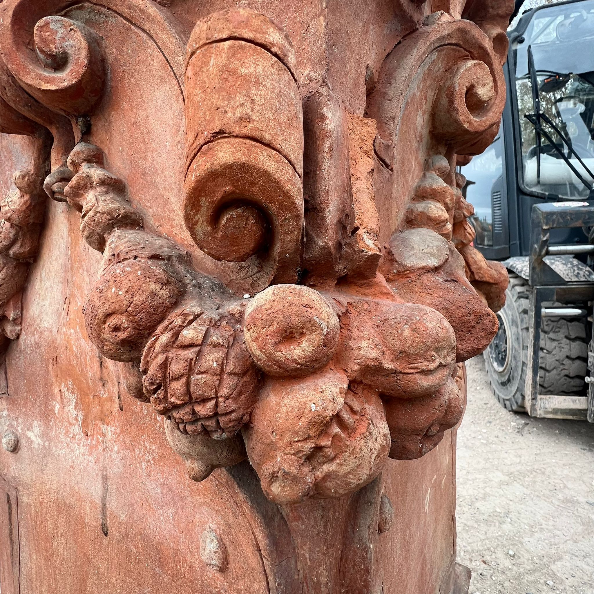 Basi in terracotta  con dettaglio