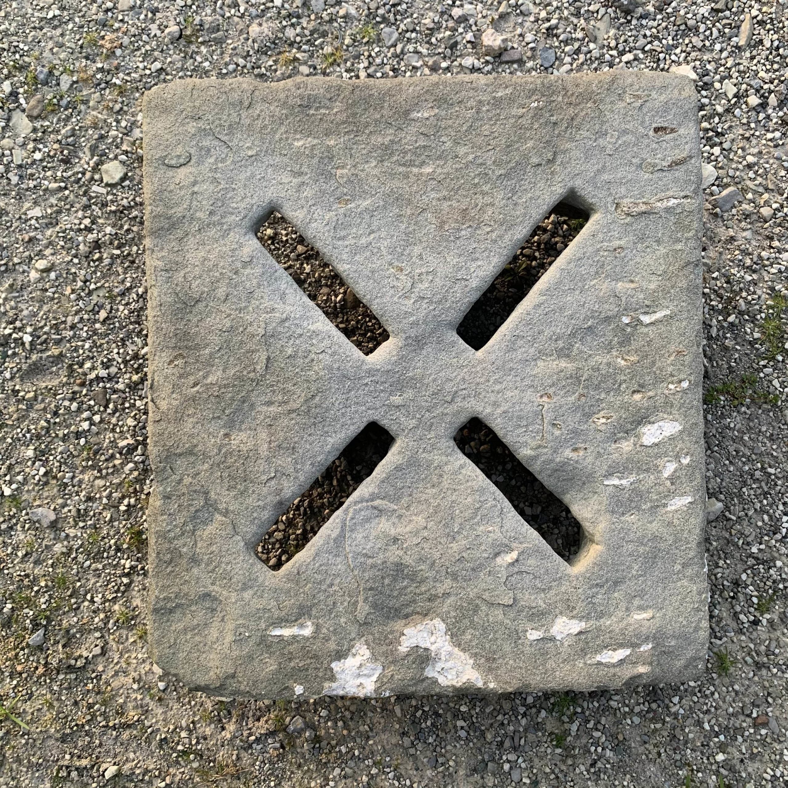 Caditoia antica di pietra 